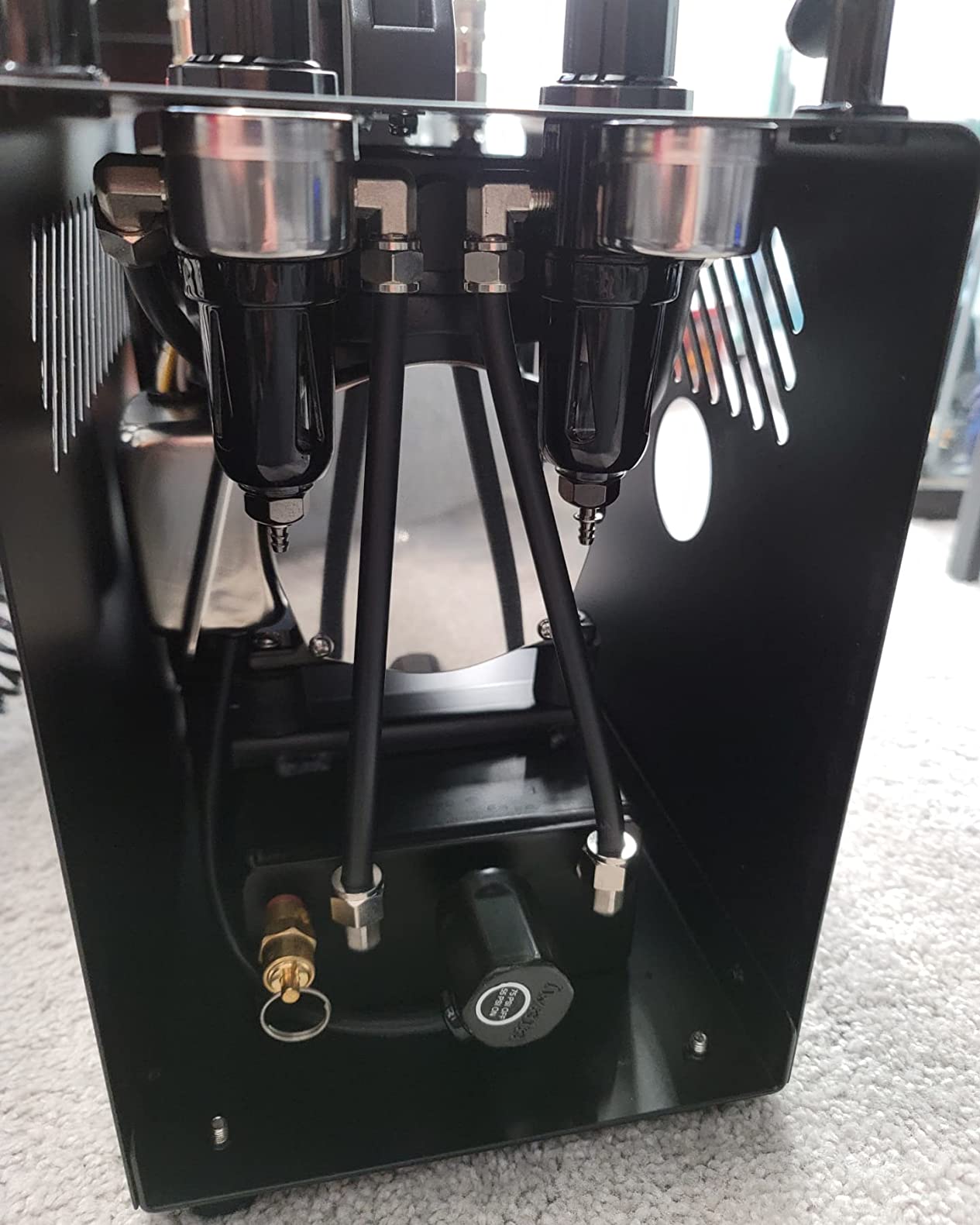 Iwata Power Jet Pro Dual Airbrush Compressor with 2L Air Tank, Dual Regulators, Auto Shut-Off Technology, 1-50 PSI Adjustable Output, Includes Hoses & Airbrush Adapters. 110-120V 60Hz customer photo 1