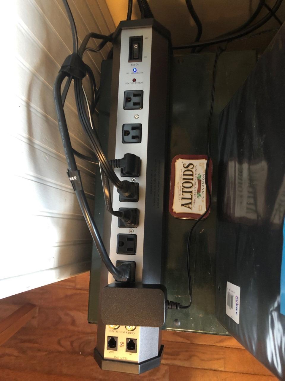 Furman PST-8 Power Station 8-Outlet Surge Protector, SMP Lift EVS 15A customer photo 2