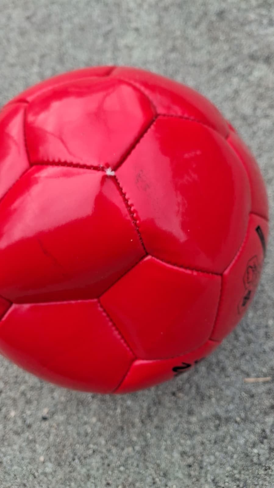 Champion Sports Extreme Series Soccer Ball – Sizes 3, 4, 5, Soft Touch, All Weather, High Air Retention, Youth & Adult League Balls for Training, Games, Outdoor & Indoor Play, Multiple Colors customer photo 1