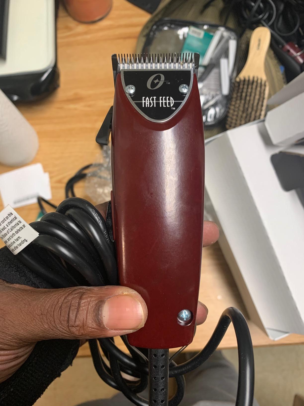 Oster Professional Fast Feed Adjustable Pivot Motor Clippers - Professional Hair Clippers for Men & Barbers - Whisper Quiet & Built for Seamless Length Changes - Includes 3 Comb Guides, Guard & More customer photo 2