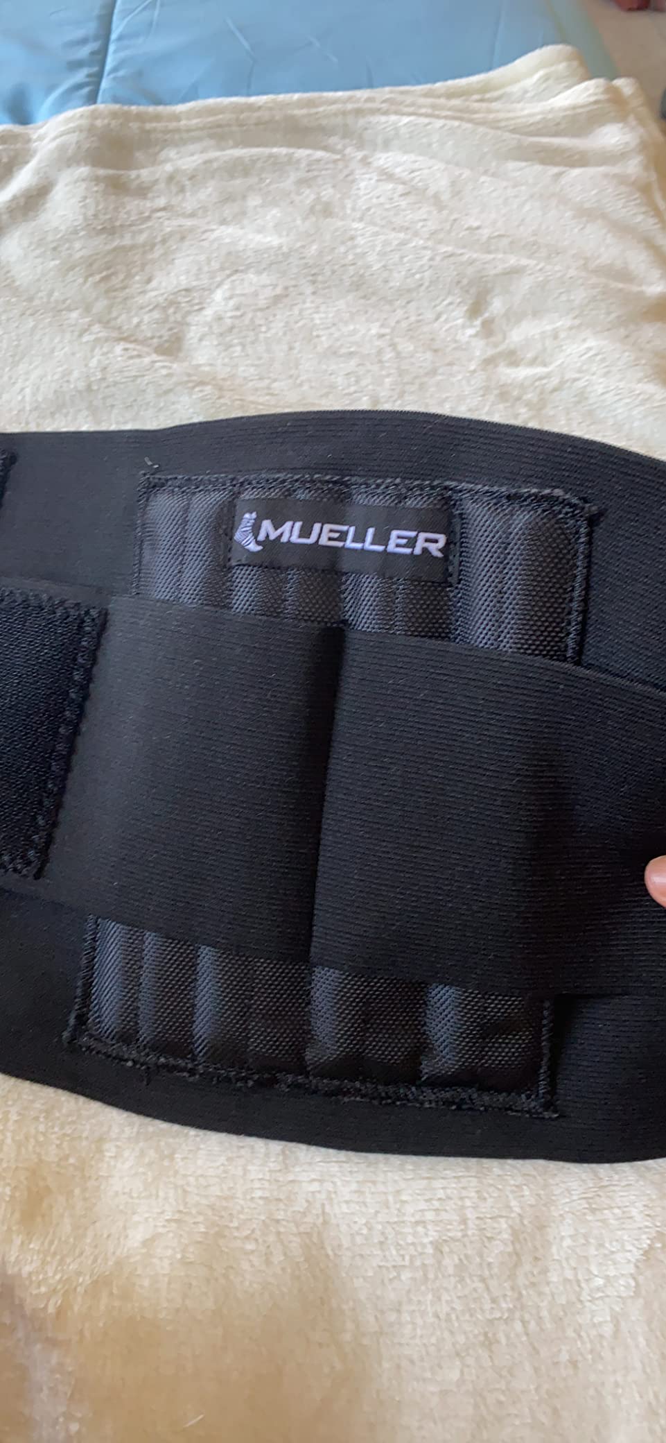 MUELLER Sports Medicine Adjustable Back Brace, Ideal for Upper and Lower Back Pain, Relief & Support for Men and Women, Strains, Sciatica, Scoliosis, Black customer photo 2