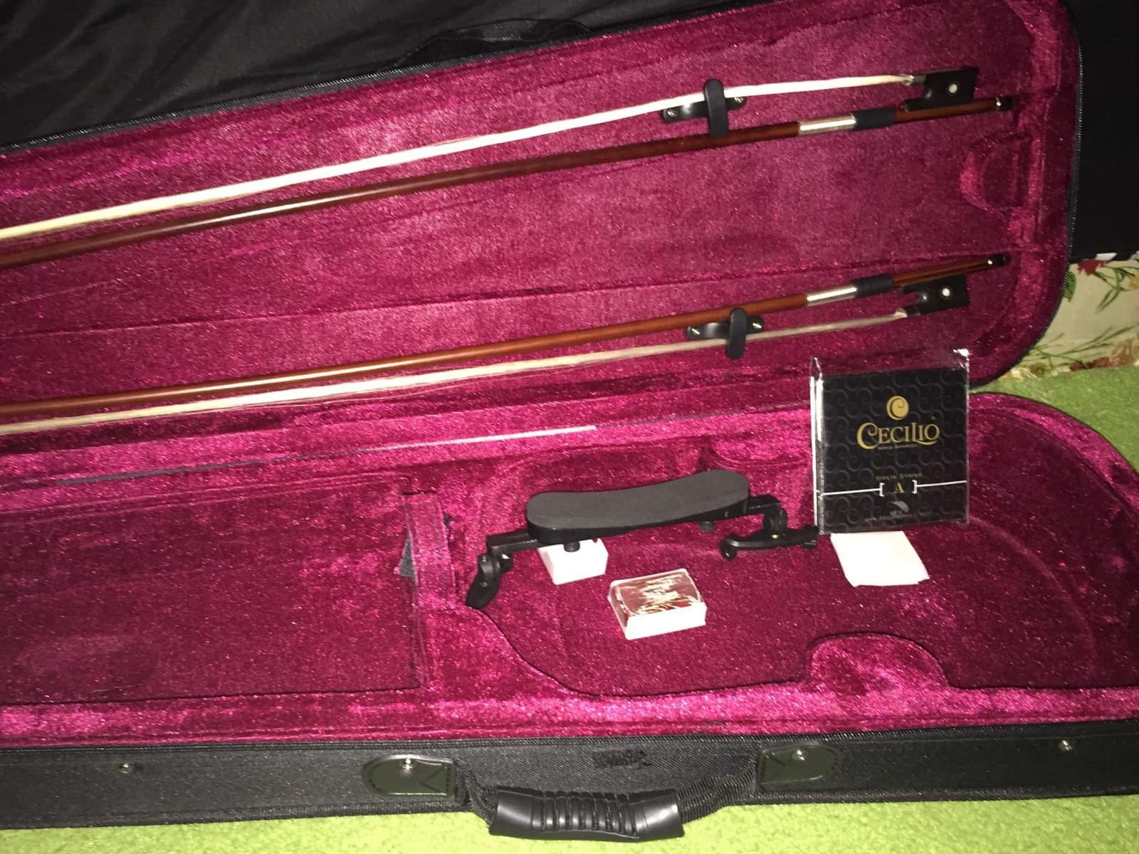 Mendini by Cecilio 4/4 Violin Set For Beginners - Hand Carved Full Size Violin Kit - Ebony Fitted Solid Wood Fiddle Kit with Hard Case, Two Bow, Rosin, Shoulder Rest and Extra Strings (Varnish) customer photo 1