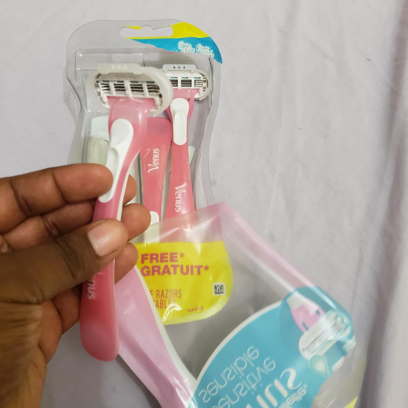 Gillette Venus Sensitive Women's Disposable Razors - Single Package of 3 Razors customer photo 1