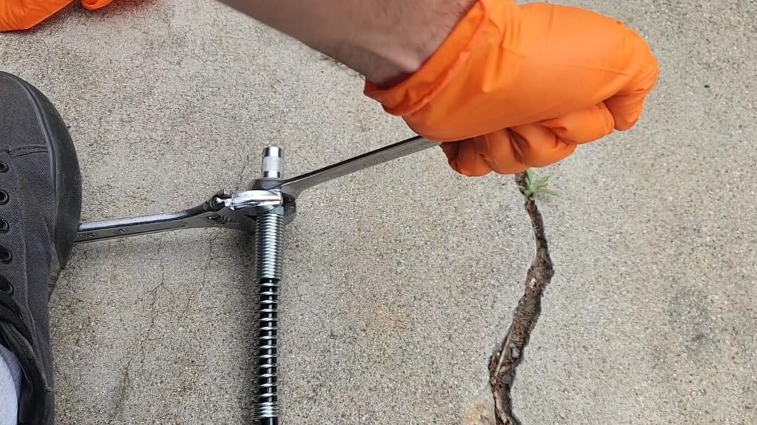 Milwaukee Bare-Tool Milwaukee 2446-20 M12 12-Volt Cordless Grease Gun (Tool Only, No Battery) customer photo 1