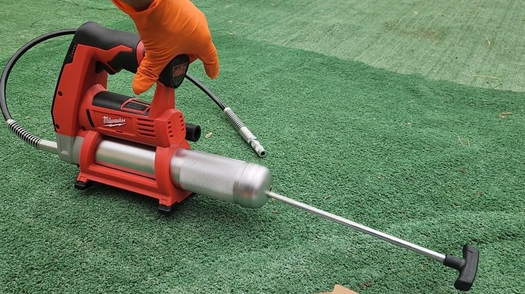 Milwaukee Bare-Tool Milwaukee 2446-20 M12 12-Volt Cordless Grease Gun (Tool Only, No Battery) customer photo 2