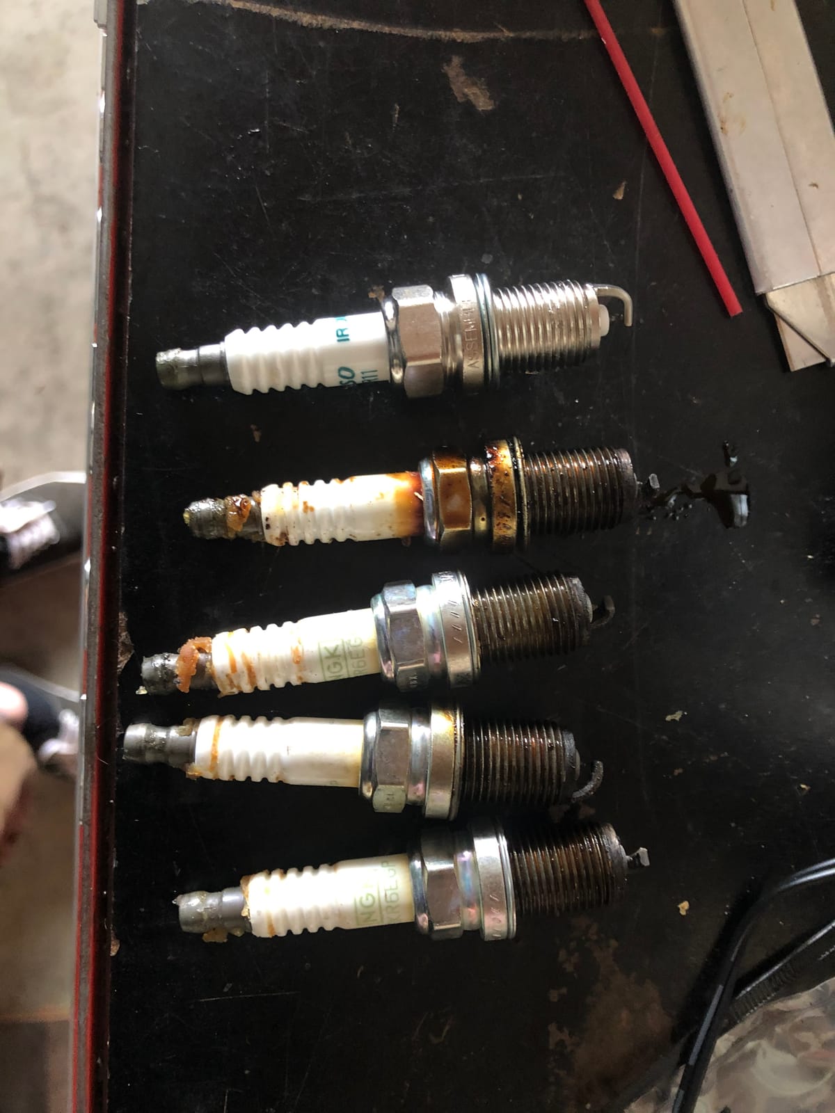 Denso (3297) SK20R11 Spark Plugs, Pack of 4 customer photo 1
