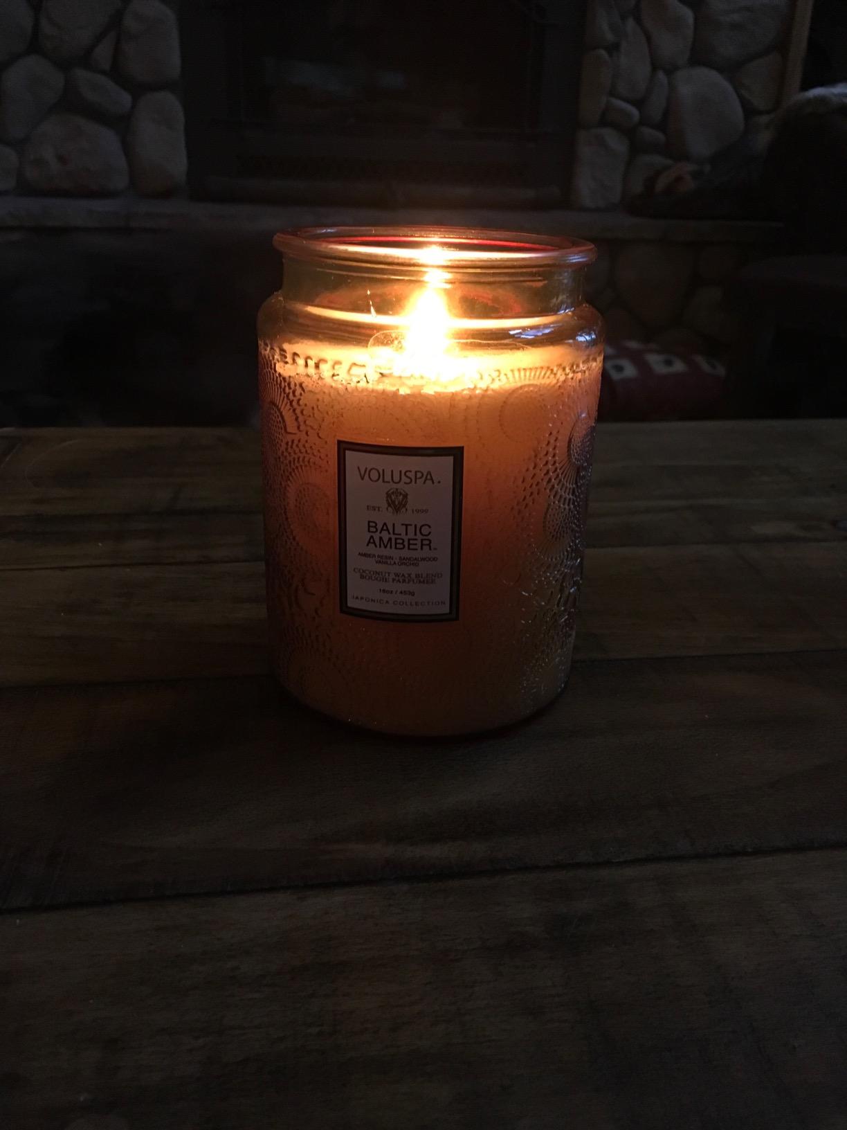 Voluspa Baltic Amber Large Scented Candle Jar 18 Oz, 100 Hr Burn customer photo 1