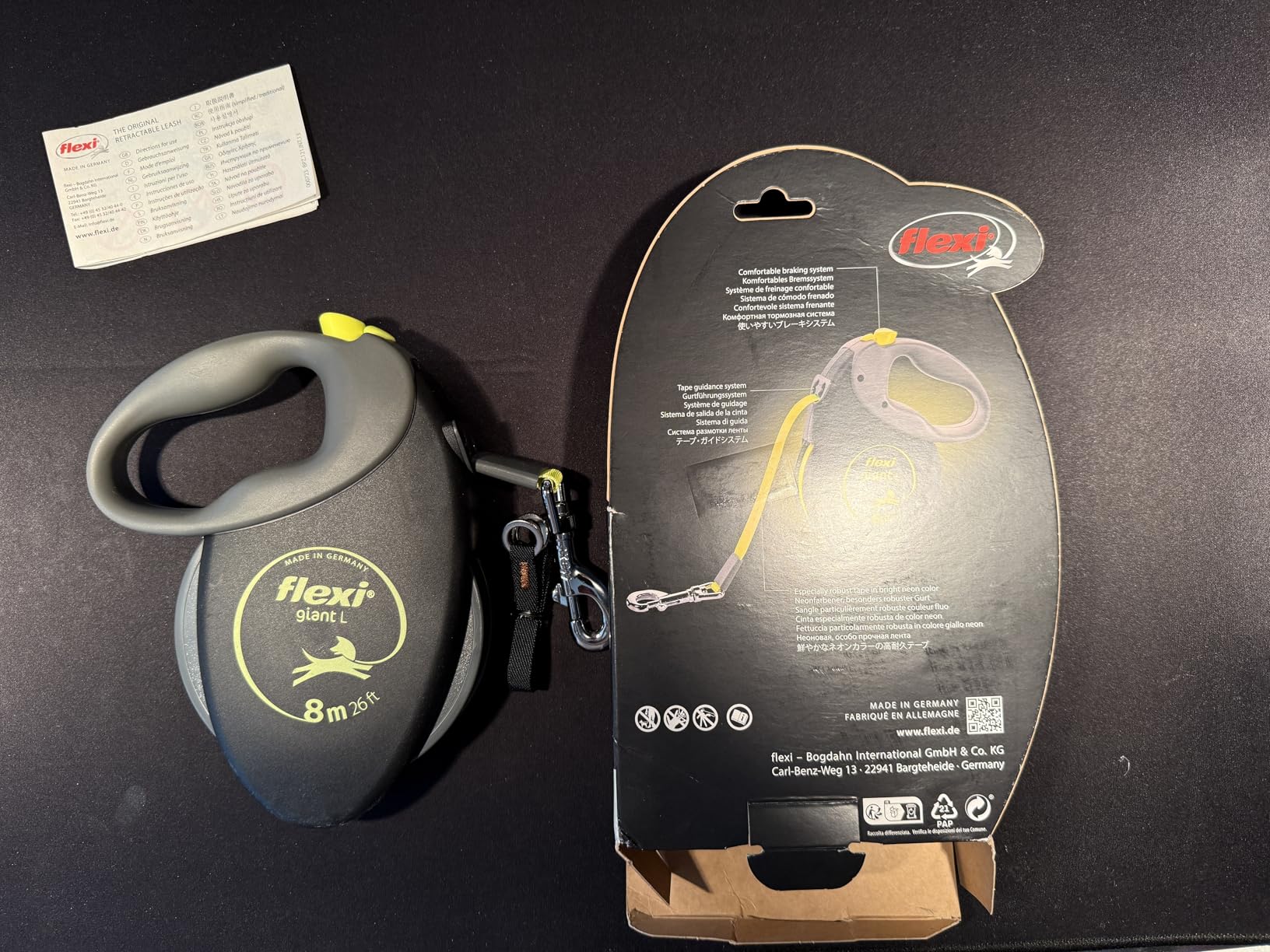 FLEXI® Giant Tape Retractable Dog Leash, Large, 26 ft - Black customer photo 1