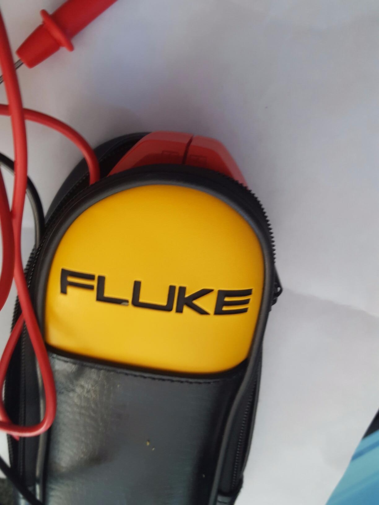 Fluke 323 Clamp Meter for Commercial/Residential Electricians, Measures AC Current to 400 A & AC/DC Voltage to 600 V, Resistance and Continuity, Includes 2 Year Warranty and Soft Carrying Case customer photo 1