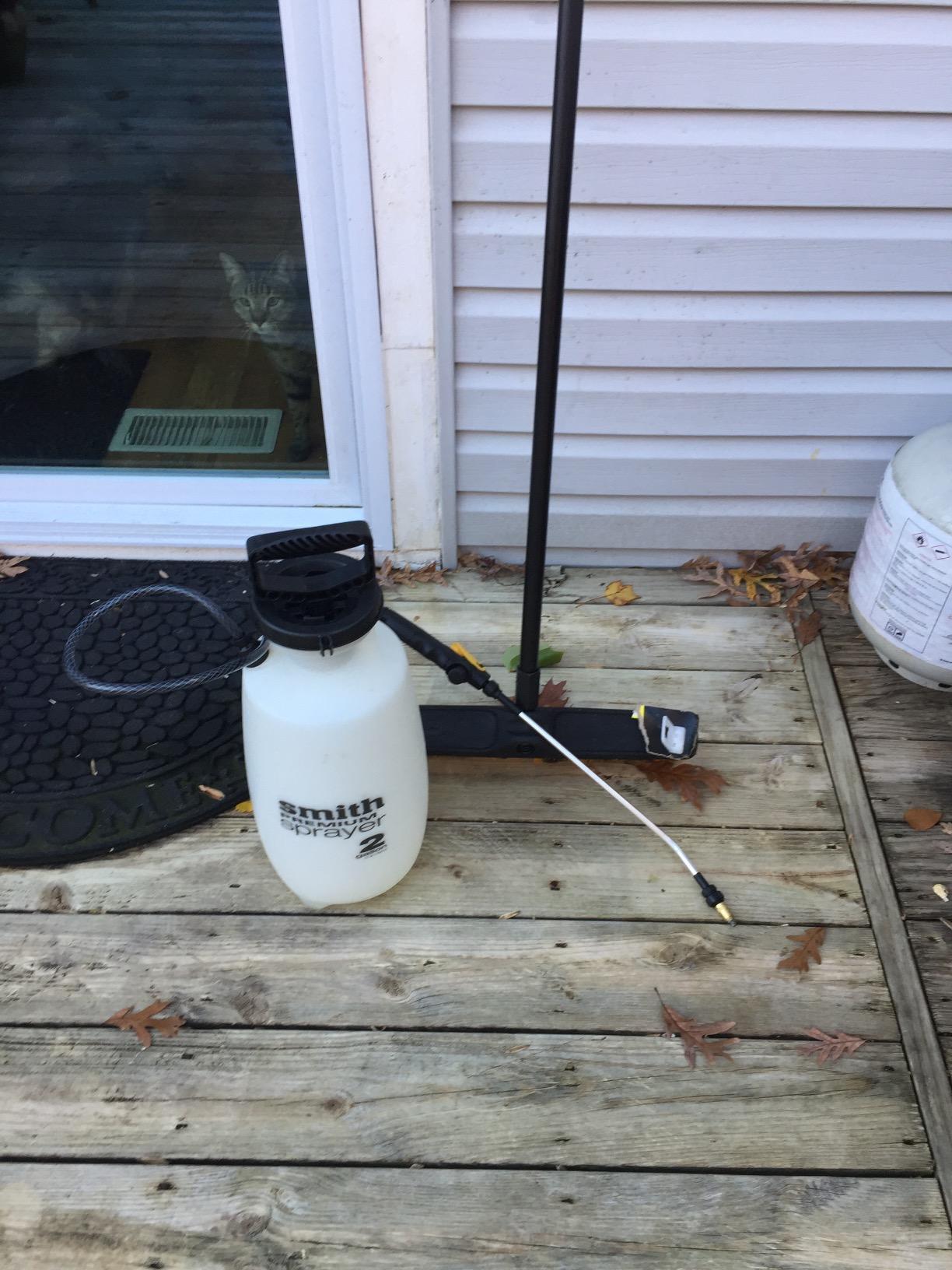 MOLD ARMOR E-Z Deck, Fence and Patio Wash - Wood and Composite Deck Cleaner - 1 Gallon customer photo 1