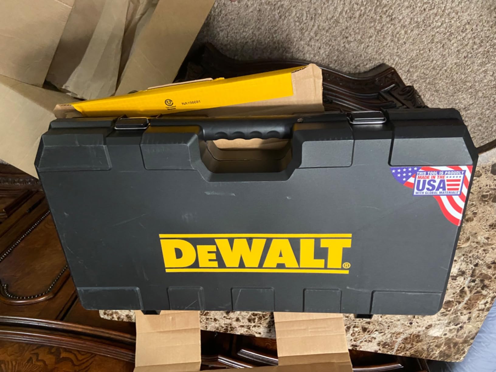 DEWALT Grease Gun Kit 20V MAX with 4.0Ah Battery and Charger, Cordless Grease Gun, LED Light, 42” Hose, 10,000 PSI, Variable Speed Triggers (DCGG571M1) customer photo 1