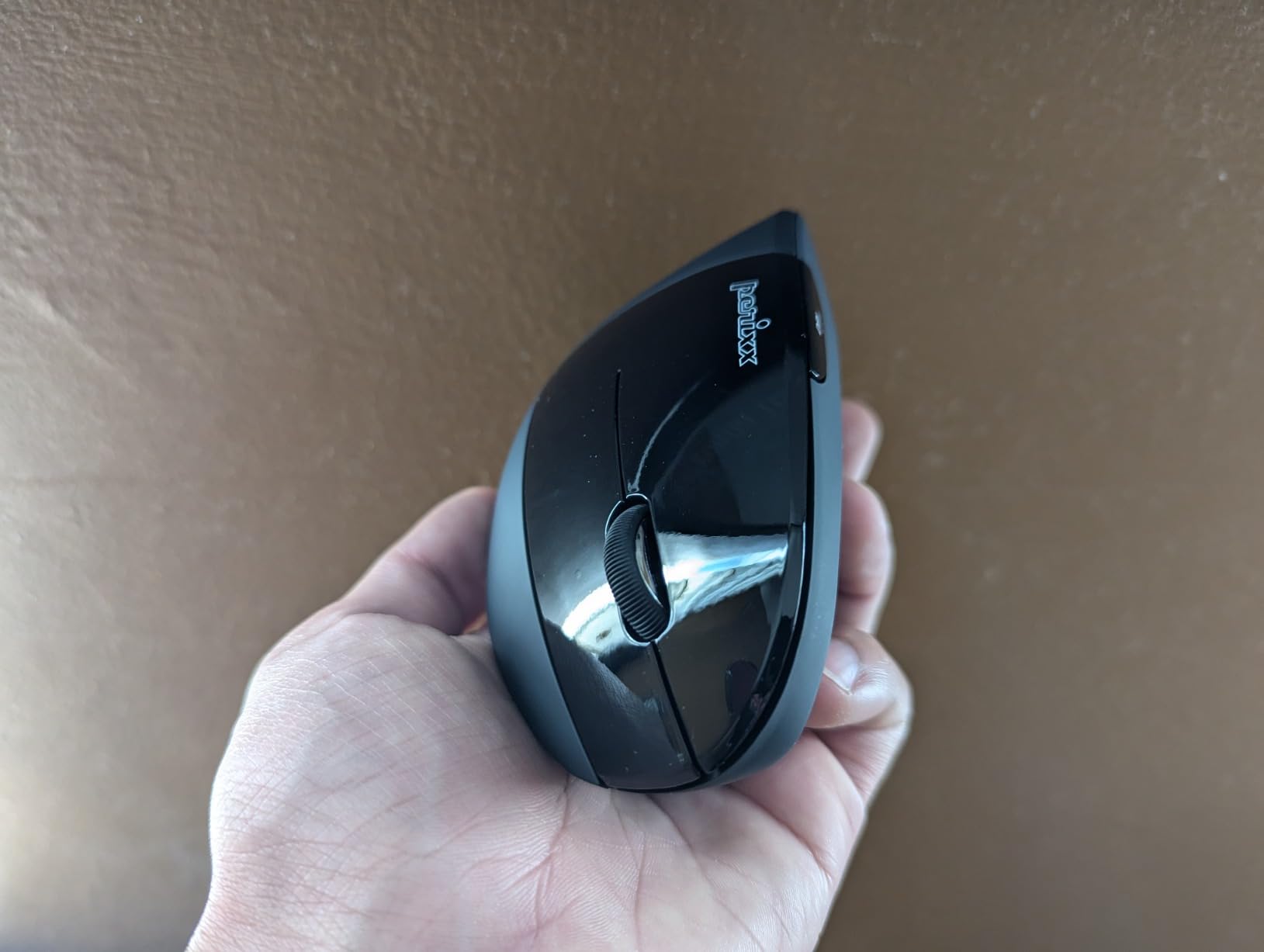 Perixx PERIMICE-713 Wireless Ergonomic Vertical Mouse - 800/1200/1600 DPI - Right Handed - Recommended with RSI User customer photo 1
