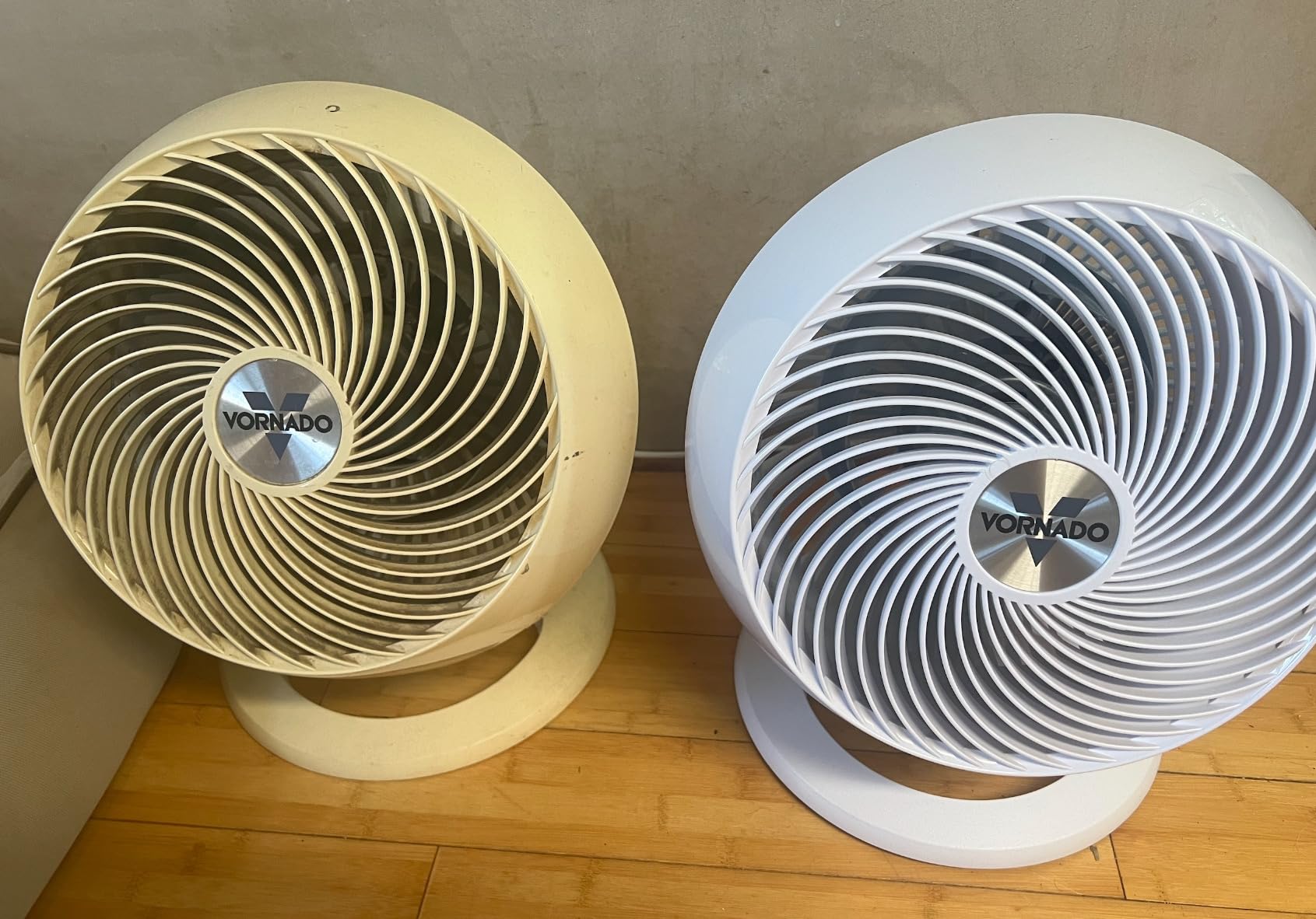 Vornado 660 Large Whole Room Air Circulator Fan with 4 Speeds and 90-Degree Tilt, White customer photo 1