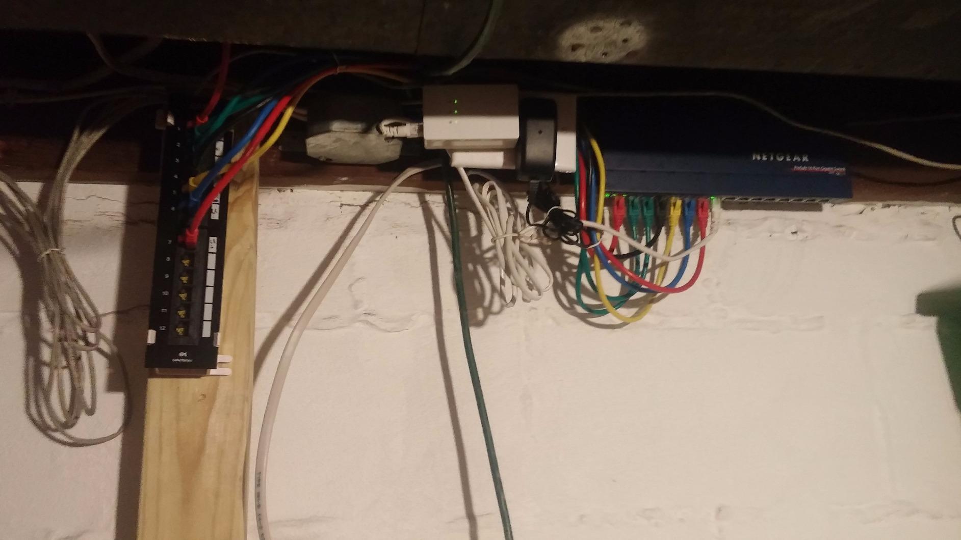 Cable Matters [UL Listed] Mini 10Gbps 12-Port Vertical Patch Panel customer photo 2