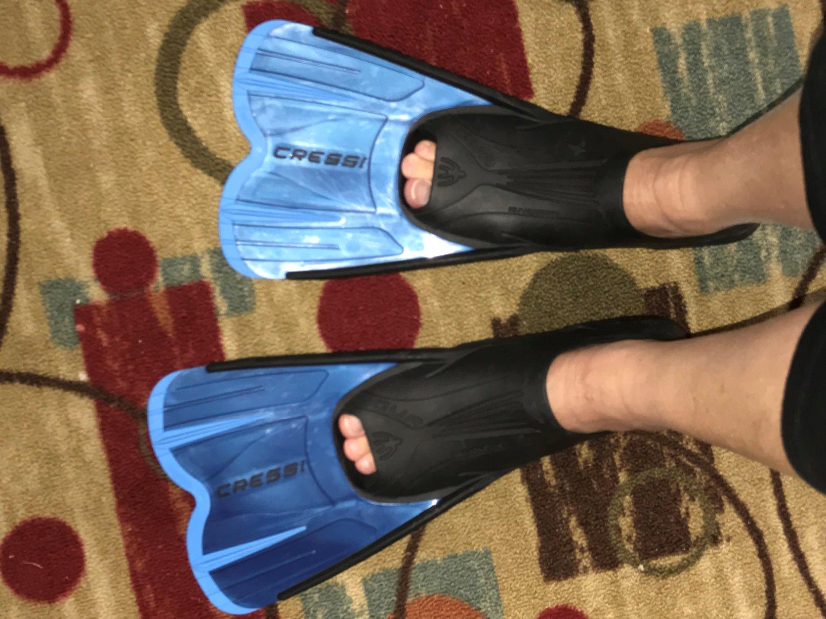 Cressi Adult Short Light Swim Fins with Self-Adjustable Comfortable Full Foot Pocket - Perfect for Traveling - Agua Short: Made in Italy customer photo 1