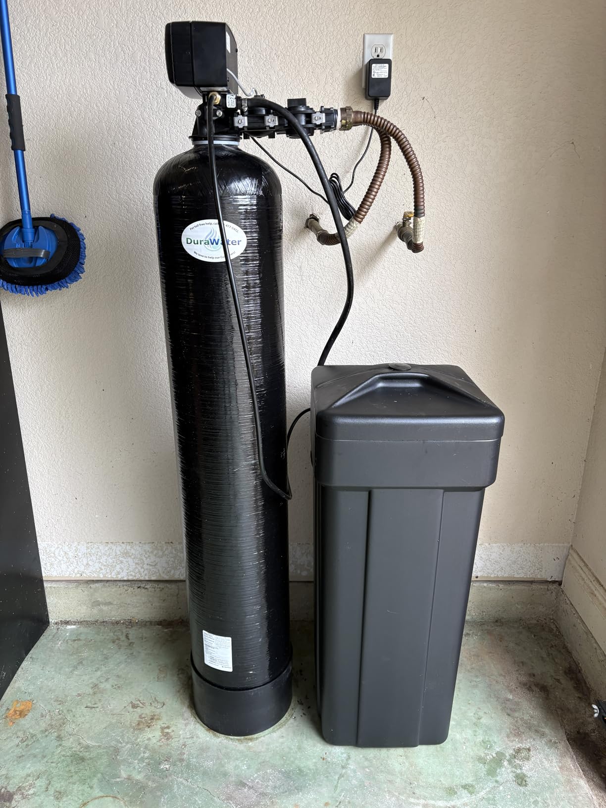 Fleck 5600 SXT Whole House Water Softener, 48,000 Grains, Black customer photo 2