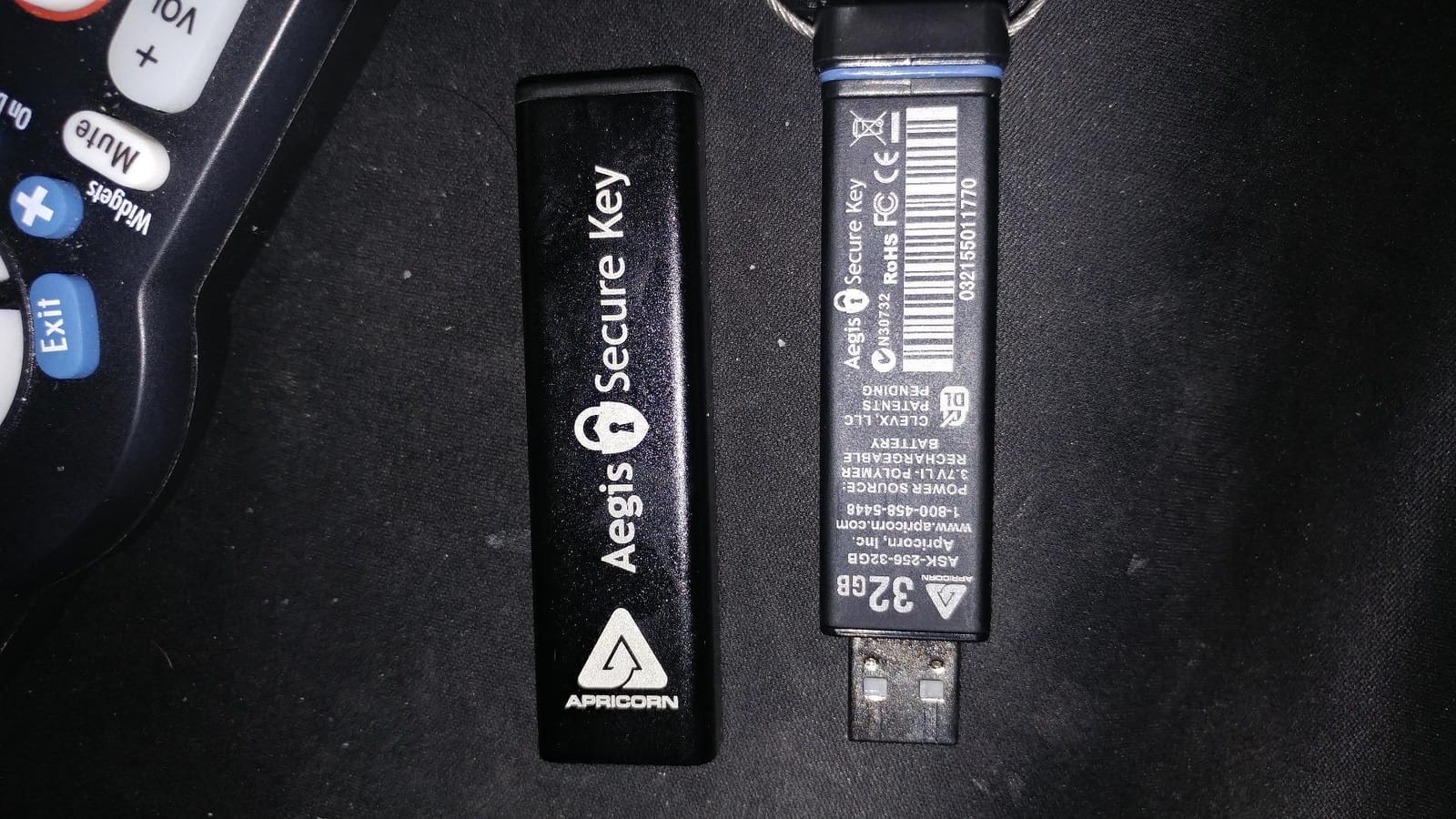 iStorage datAshur PRO 8 GB | Encrypted USB Memory Stick | FIPS 140-2 Level 3 Certified | Password protected | Dust/Water Resistant customer photo 1