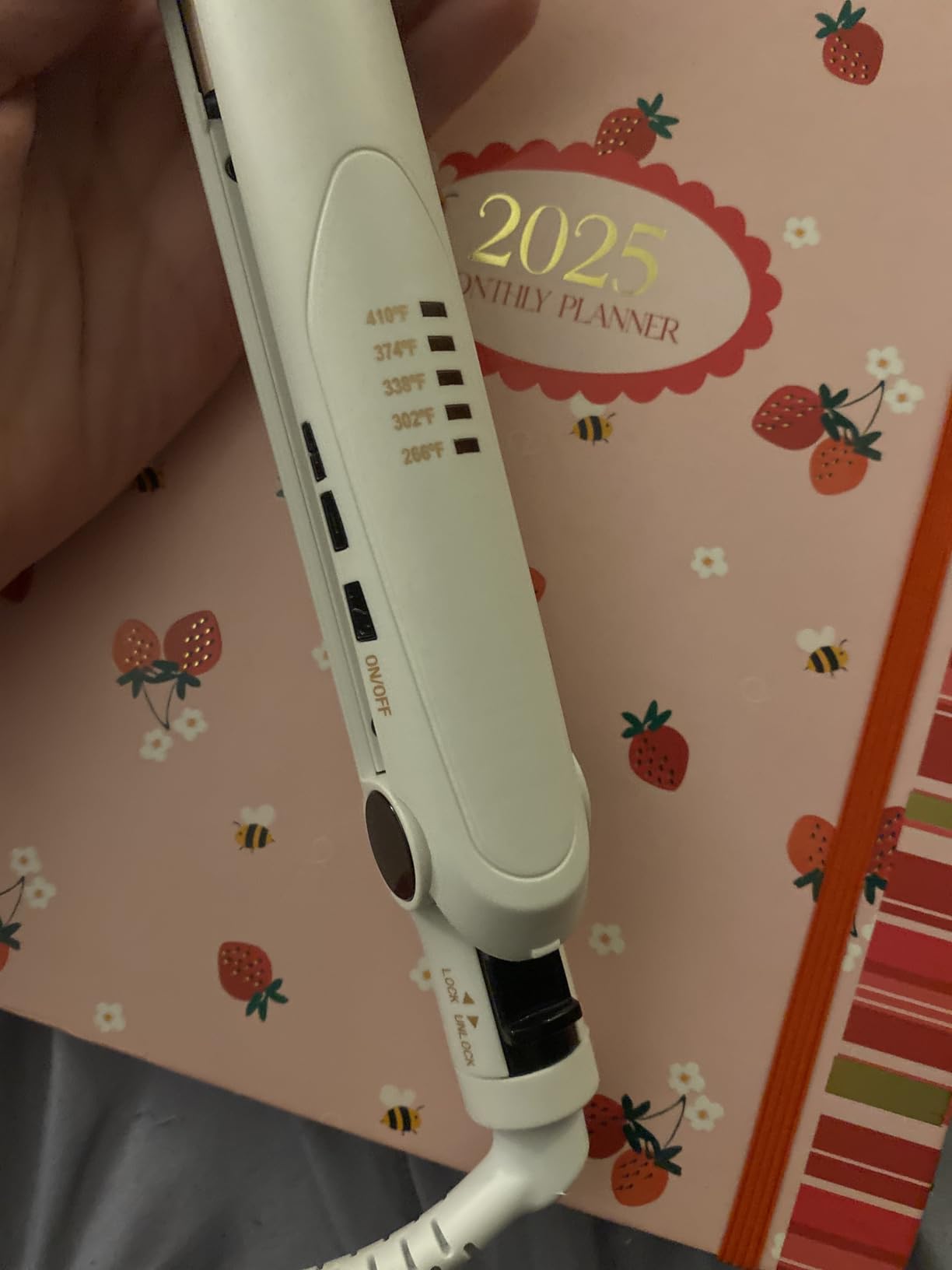 Conair Double Ceramic Flat Iron, 1-Inch Flat Iron Hair Straightener, Five Heat Settings, Extra Long Floating Plates, White customer photo 2
