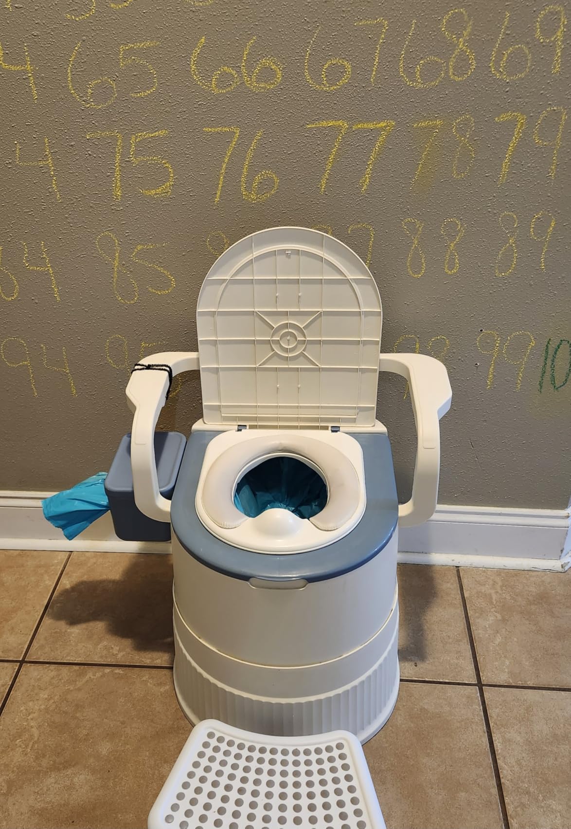 Dreambaby Step Stool for Kids - Non-Slip Base and Contoured Design for Toilet Potty Training and Sink Use customer photo 1