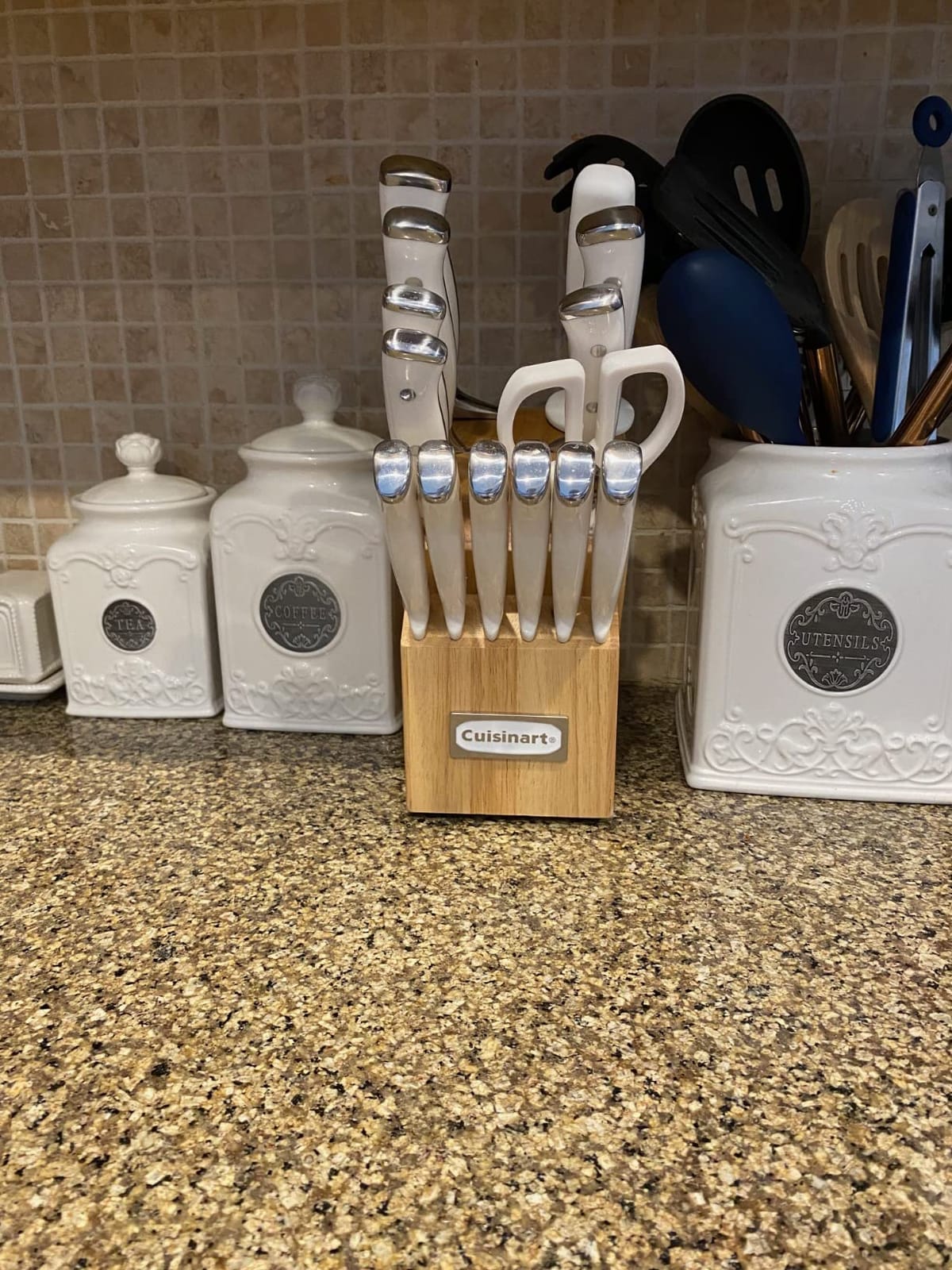 Cuisinart 15-Piece Knife Set with Block, High Carbon Stainless Steel, Forged Triple Rivet, White, C77WTR-15P customer photo 1