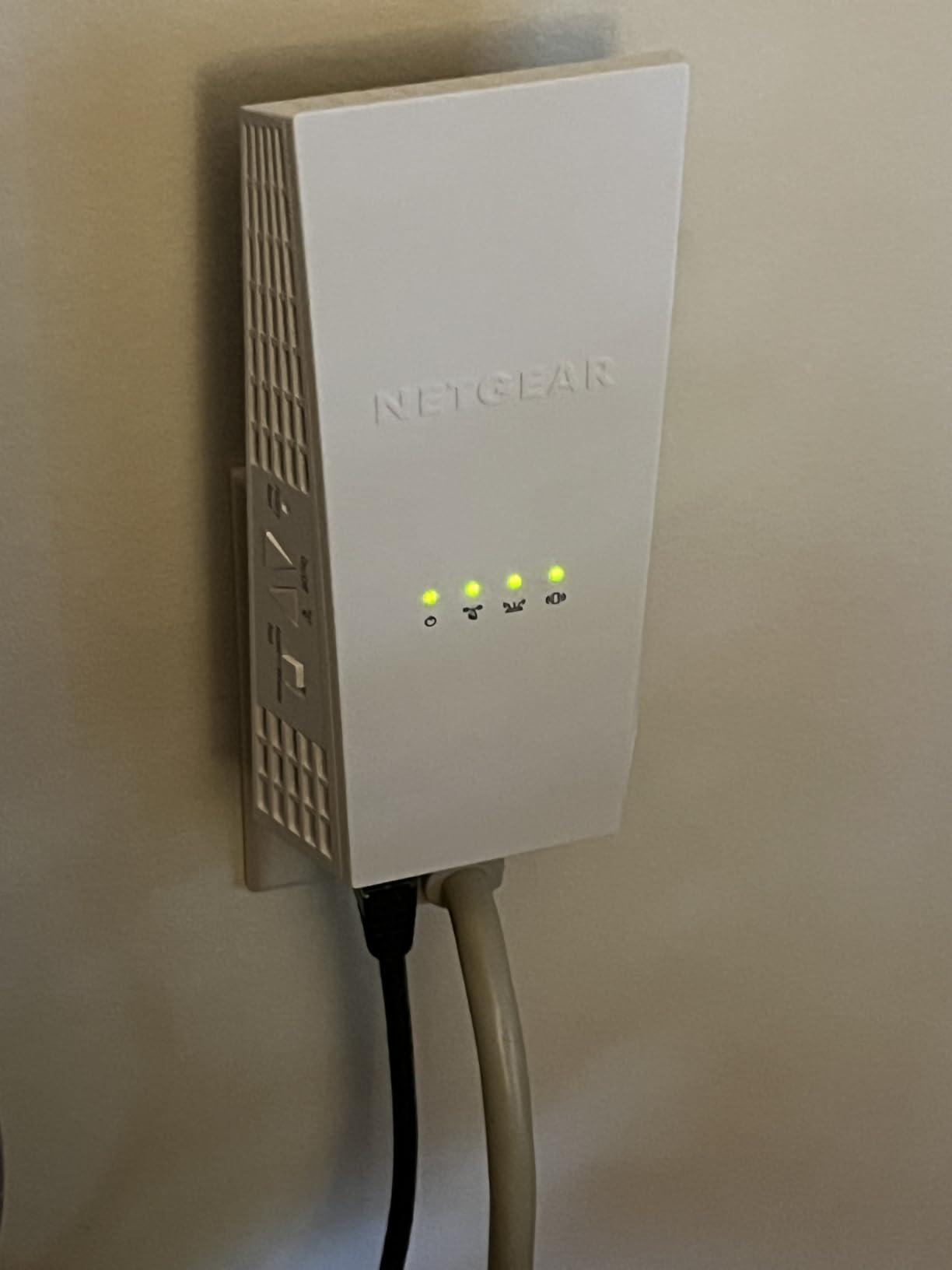 NETGEAR WiFi Mesh Range Extender (EX6400) - Add up to 2,100 sq. ft., 35 Devices, AC1900 Dual Band Wireless Signal Booster customer photo 1