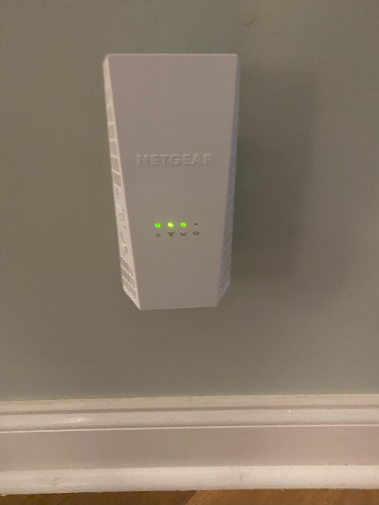 NETGEAR WiFi Mesh Range Extender (EX6400) - Add up to 2,100 sq. ft., 35 Devices, AC1900 Dual Band Wireless Signal Booster customer photo 2