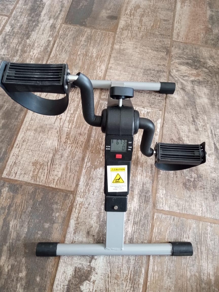 Under Desk Exercise Bike Pedal Exerciser – Mini Stationary Cycle with Adjustable Resistance, Calorie Tracker & Foldable Design – Compact Pedal Machine for Home, Office, or Physical Therapy by Wakeman customer photo 1