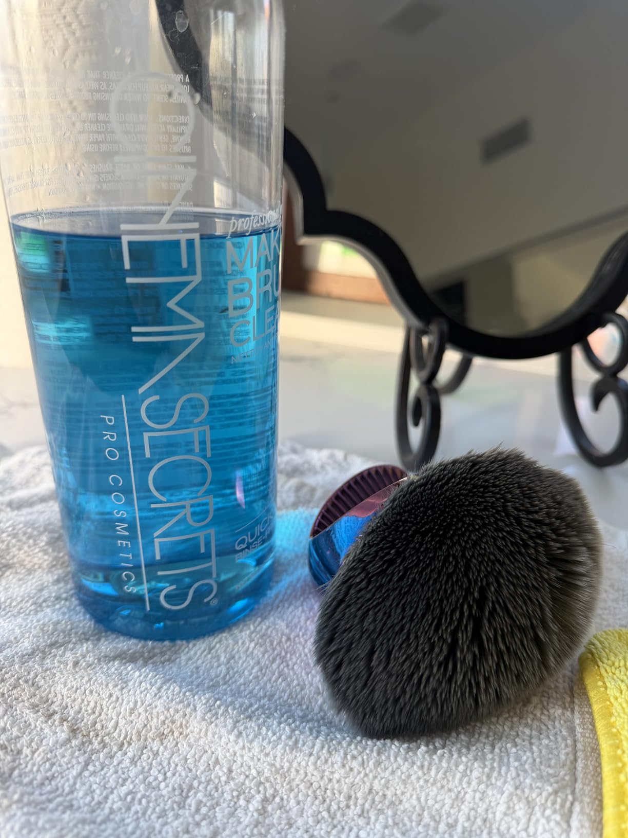 Cinema Secrets Original Blue Vanilla Makeup Brush Cleaner Solution - Professional Cleanser for Makeup Brushes - Quick-Drying, Rinse-Free Formula - Removes Stubborn Waterproof Make Up (16 fl oz) customer photo 2