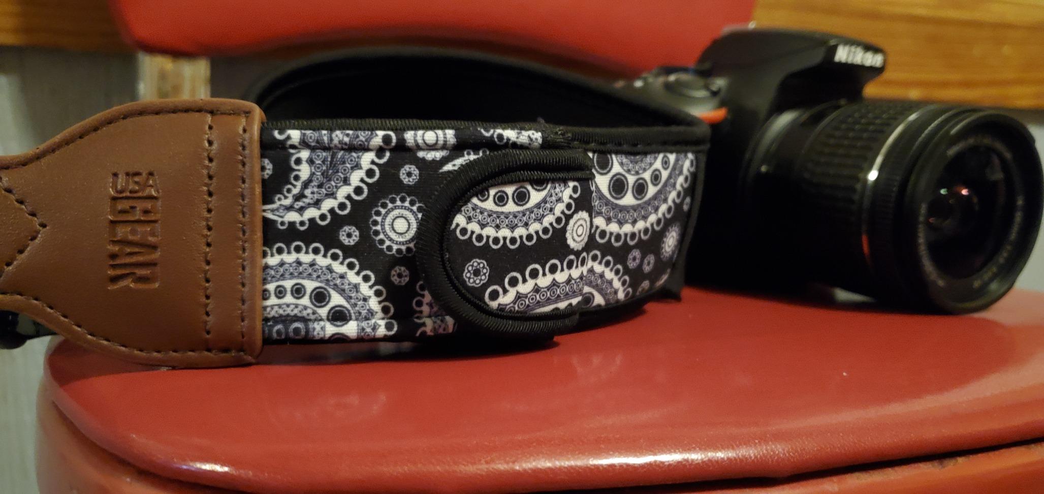 USA Gear TrueSHOT Camera Strap Neoprene Padded Neck Strap with Pockets and Quick Release customer photo 1