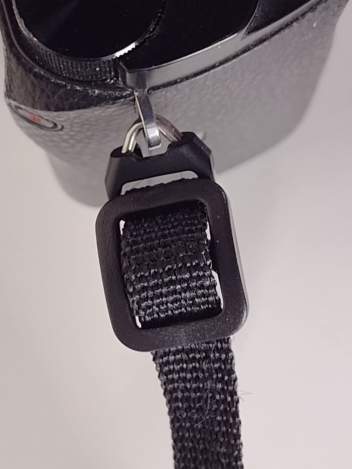 USA Gear TrueSHOT Camera Strap Neoprene Padded Neck Strap with Pockets and Quick Release customer photo 2