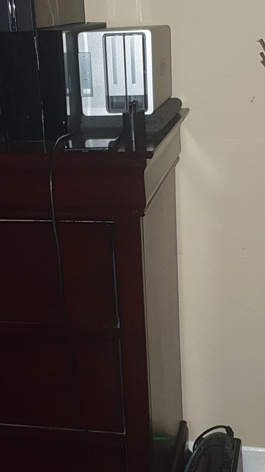 APC UPS 425VA/225W UPS Battery Backup for Router, Small Electronics, BE425M customer photo 1