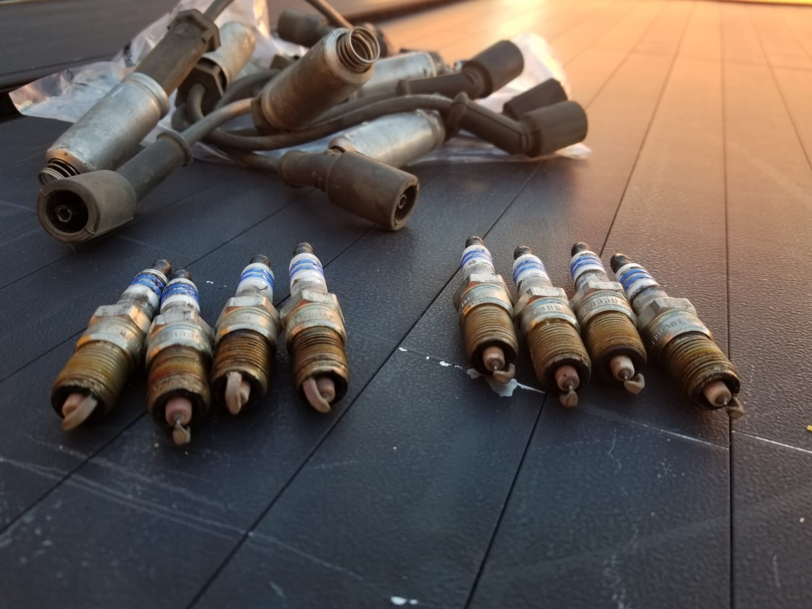 Bosch (9602) HR8LII33U Original Equipment Fine Wire Iridium Spark Plug (8 Pack) customer photo 2
