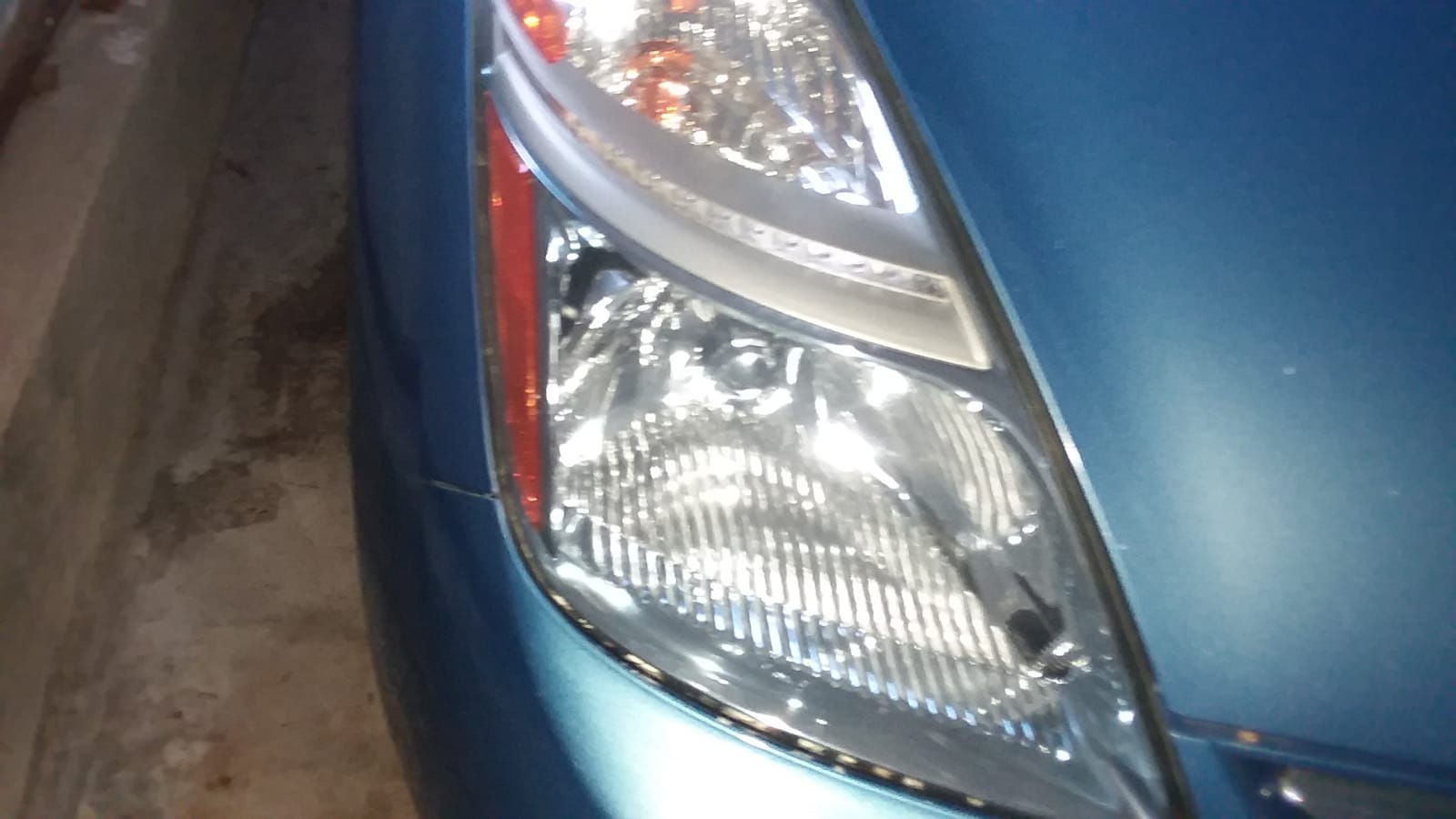 Clear Lights Tech, Headlight Restoration Kit - Headlight Cleaner 3-Wipe System, Helps Remove Yellowing & Oxidation, Helps Improve Headlight Visibility, Long-Lasting UV Protection. customer photo 1