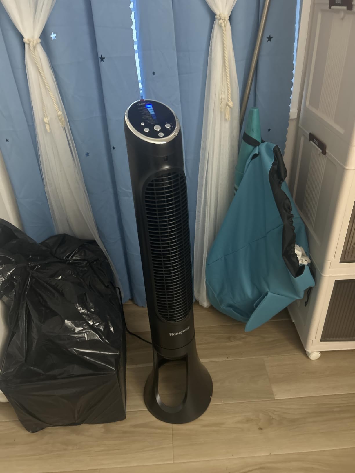 Honeywell QuietSet Whole Room Tower Fan, Oscillating Tower Fan with Remote, Black, HYF290B customer photo 1