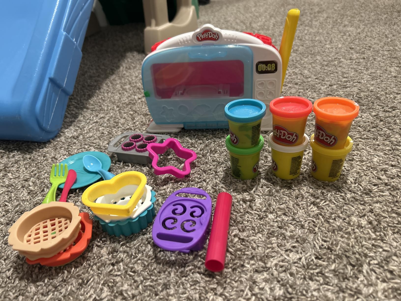 Play-Doh Kitchen Creations Magical Oven Play Food Set for Kids 3 Years and Up with Lights, Sounds, and 6 Colors (Amazon Exclusive) customer photo 1
