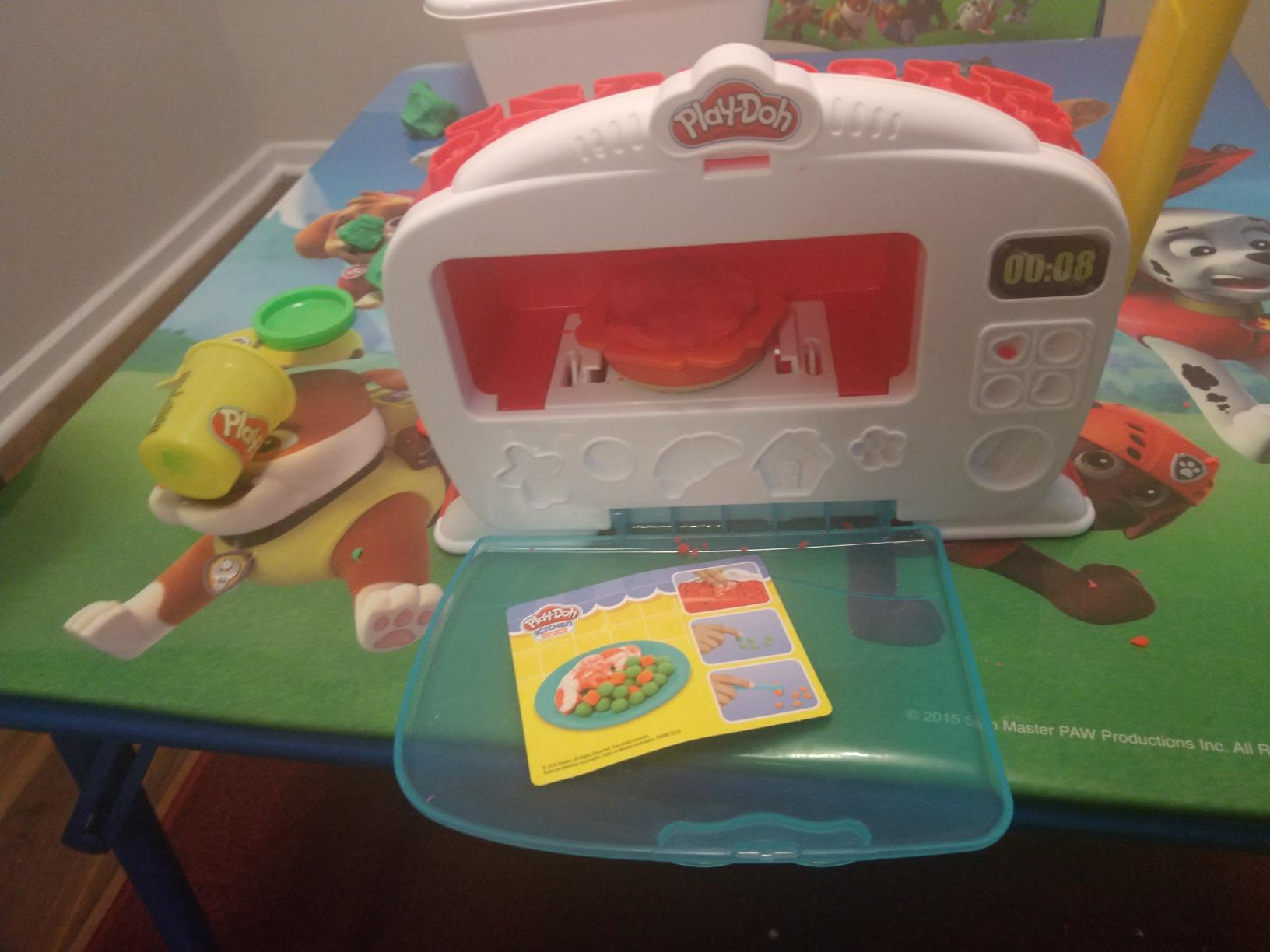 Play-Doh Kitchen Creations Magical Oven Play Food Set for Kids 3 Years and Up with Lights, Sounds, and 6 Colors (Amazon Exclusive) customer photo 2