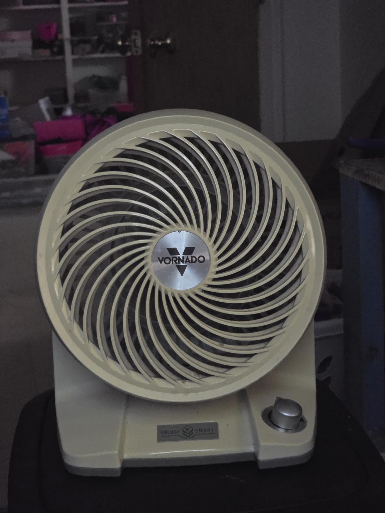 Vornado 533DC Energy Smart Small Air Circulator Fan with Variable Speed Control, White customer photo 1