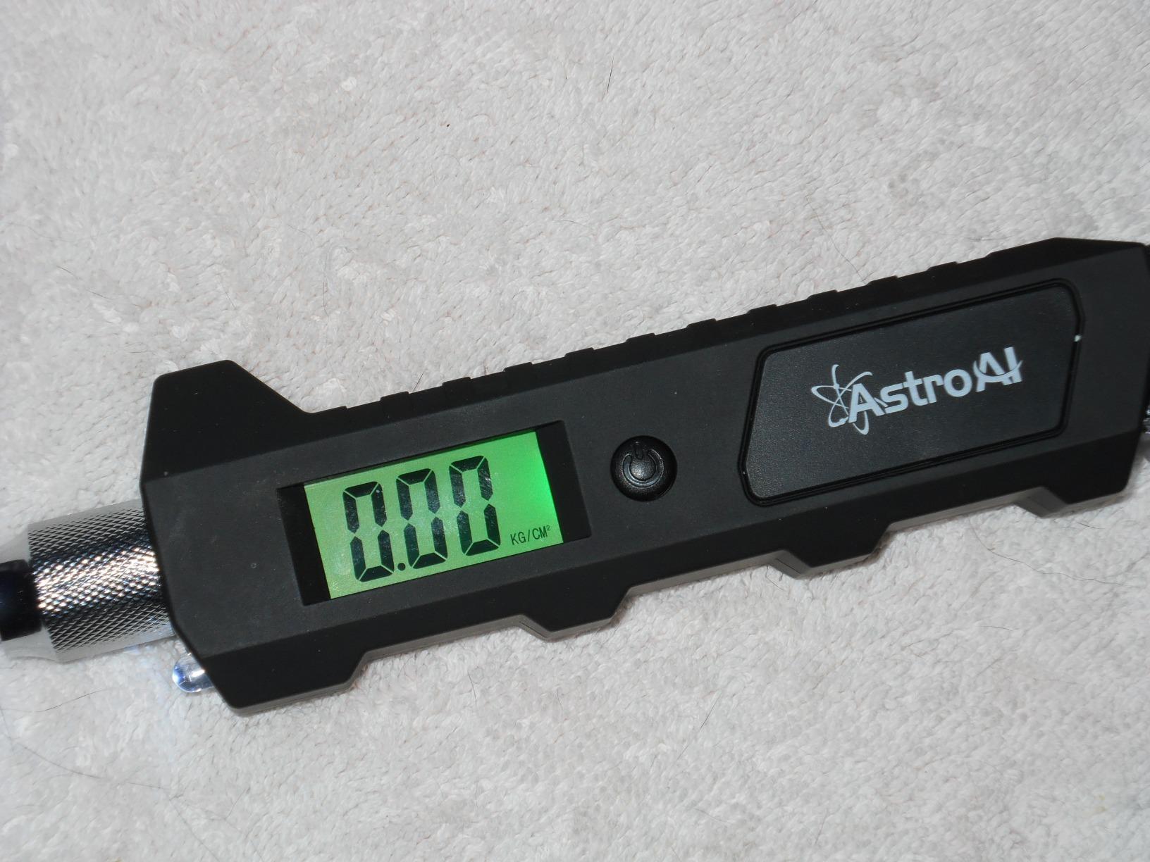 AstroAI Heavy Duty Digital Tire Pressure Gauge 0-230 PSI customer photo 1