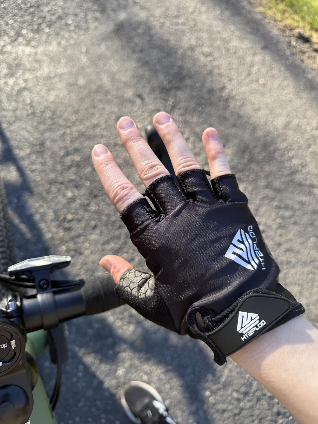 Bike Gloves Cycling Gloves Biking Gloves Bicycle Gloves for Men Women with Anti-Slip Shock-Absorbing Pad,Light Weight Half Finger Gloves for Cycling Workout Training Outdoor customer photo 1