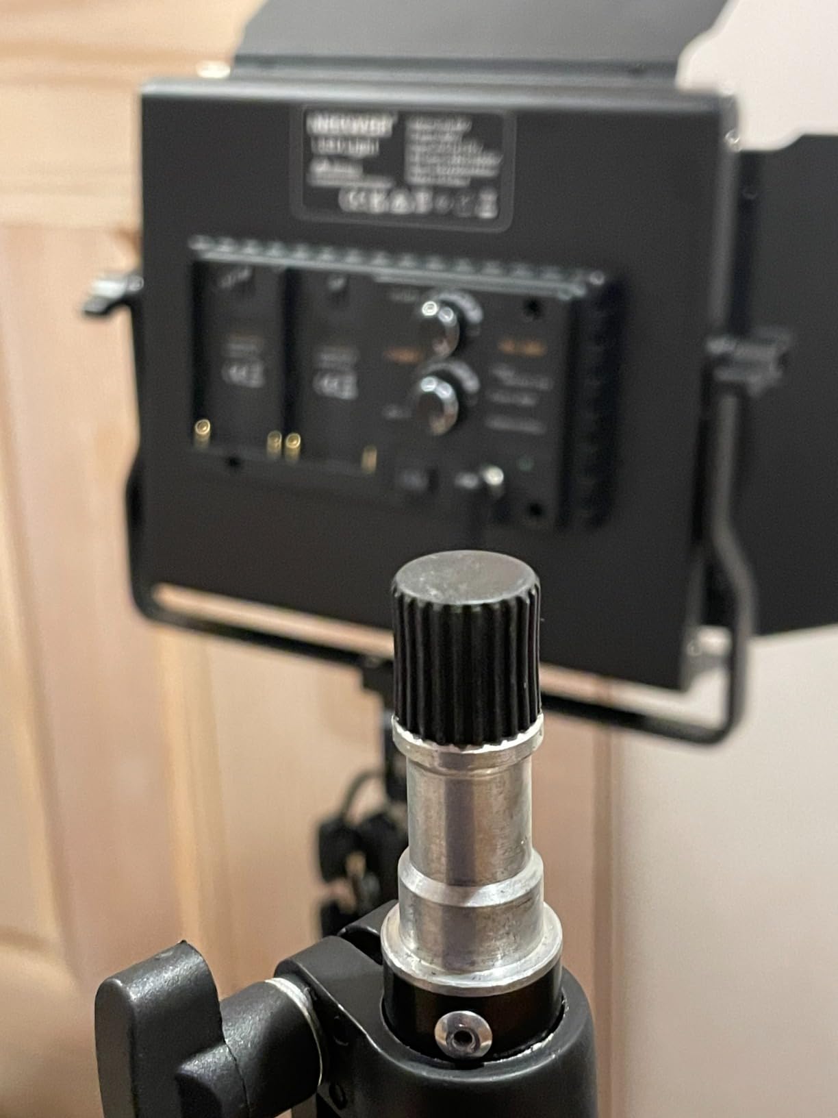 NEEWER 2 Pack Bi Color 660 LED Video Light and Stand Kit: (2) 3200-5600K CRI 96+ Dimmable Light with U Bracket and Barndoor customer photo 1