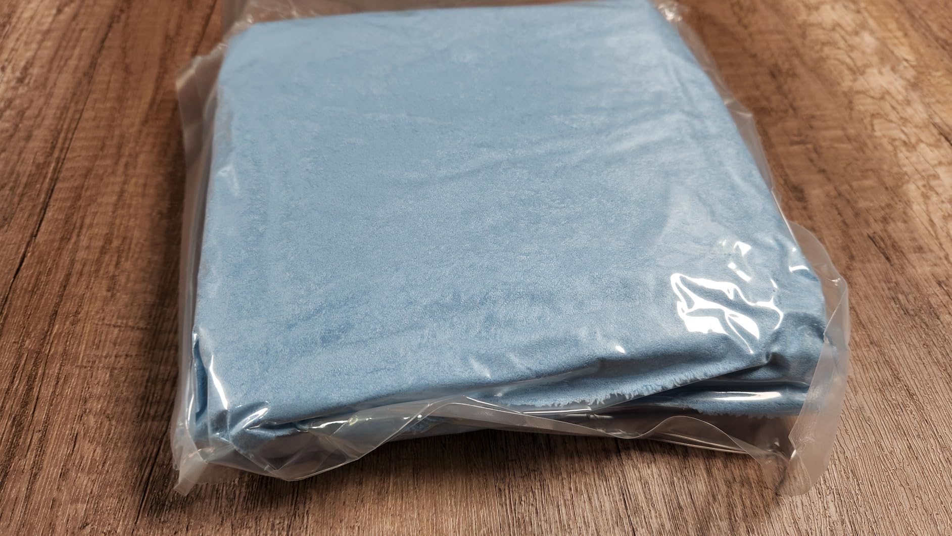 CARCAREZ Microfiber Towels for Cars, Car Drying Wash Detailing Buffing Polishing Towel with Plush Edgeless Microfiber Cloth, 450 GSM 16x16 in. Pack of 6 customer photo 1