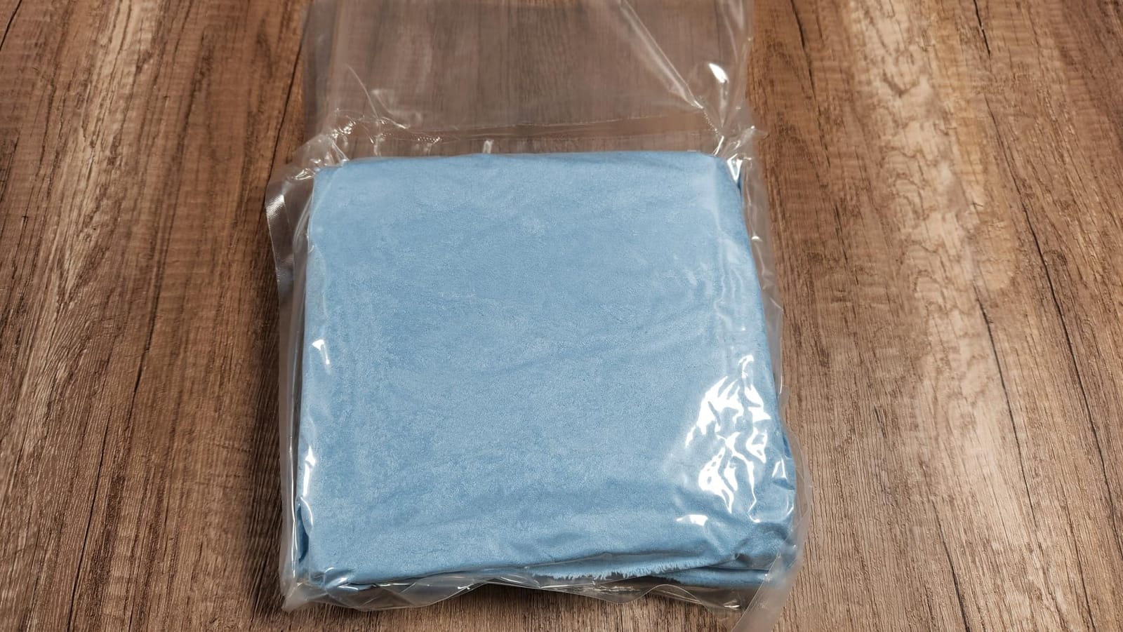 CARCAREZ Microfiber Towels for Cars, Car Drying Wash Detailing Buffing Polishing Towel with Plush Edgeless Microfiber Cloth, 450 GSM 16x16 in. Pack of 6 customer photo 2