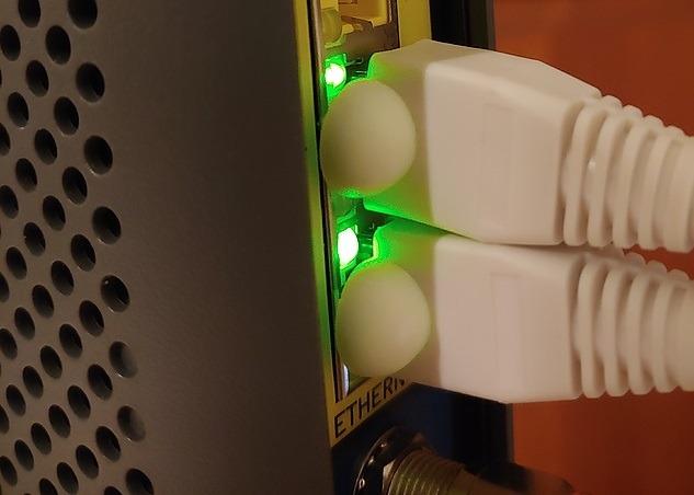 Motorola MB8600 DOCSIS 3.1 Gigabit Cable Modem - Approved for Comcast Xfinity, Cox, and Charter Spectrum | for Cable Plans Up to 1000 Mbps | 1 Gbps Ethernet Port customer photo 1