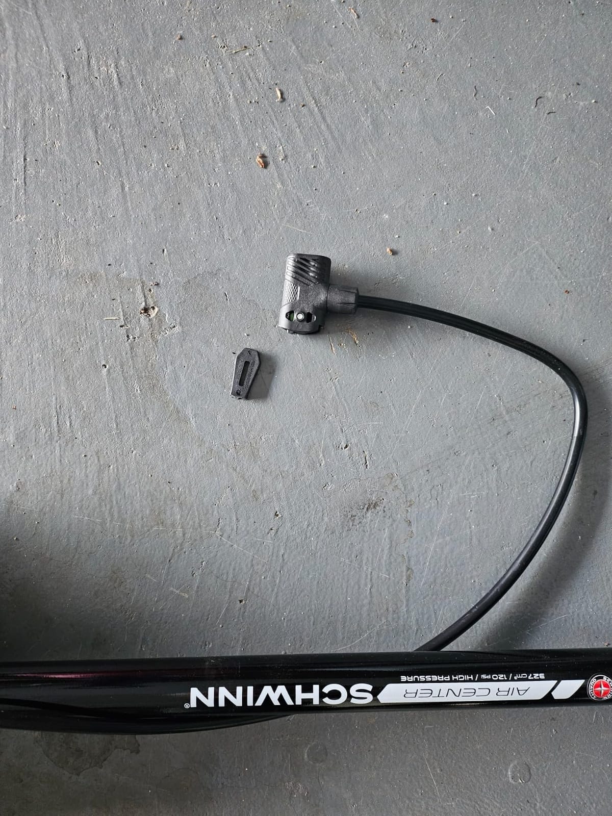 Schwinn Air Center Series or Basic Floor Pump, for a Range of Bikes, 100, 120 or 160 PSI, Soft Grip Handle, Dual Head for Schrader and Presta Valves, Manual Air Pump customer photo 2