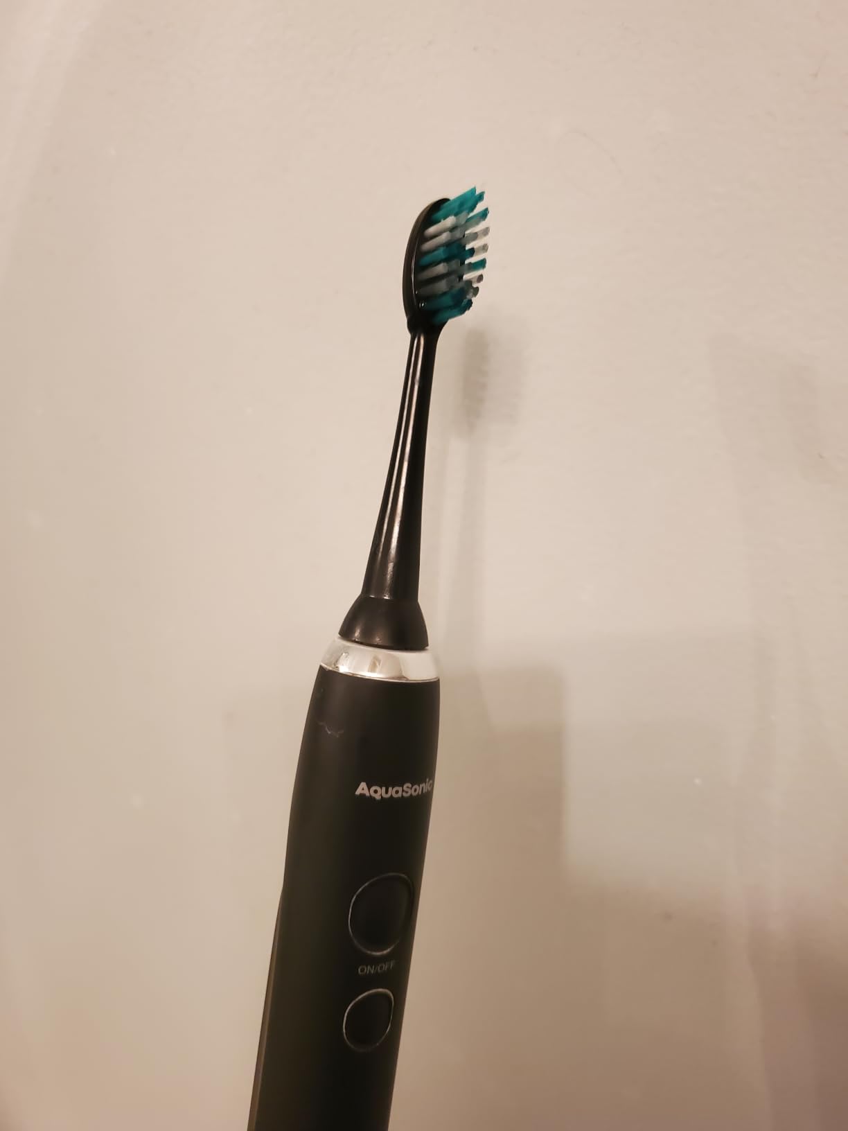 Aquasonic Black Series Ultra Whitening Toothbrush – ADA Accepted Electric Toothbrush- 8 Brush Heads & Travel Case – 40,000 VPM Electric Motor & Wireless Charging - 4 Modes w Smart Timer customer photo 1