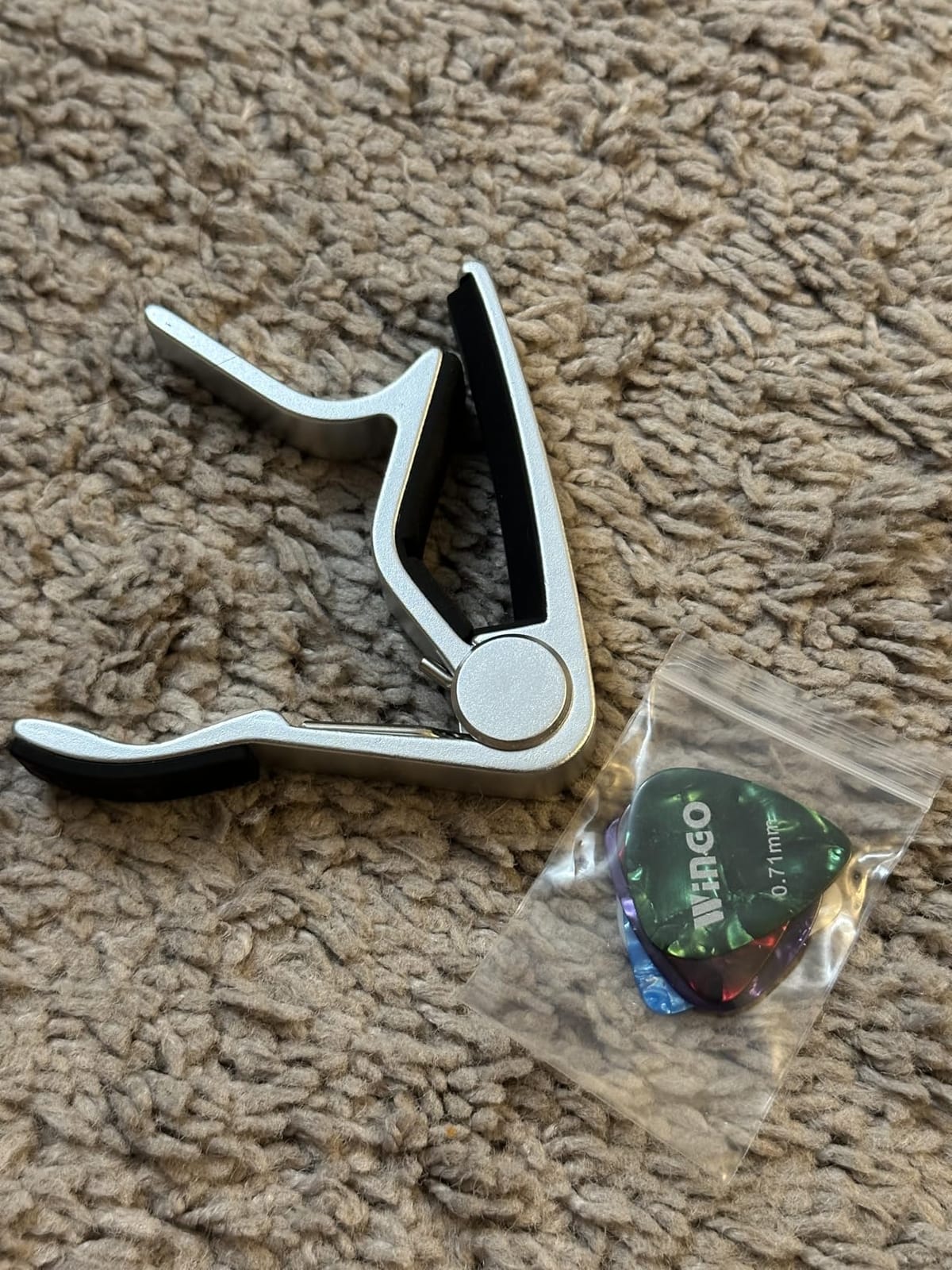 WINGO Guitar Capo for Acoustic Electric Guitars-Rosewood Color with 5 Picks customer photo 1