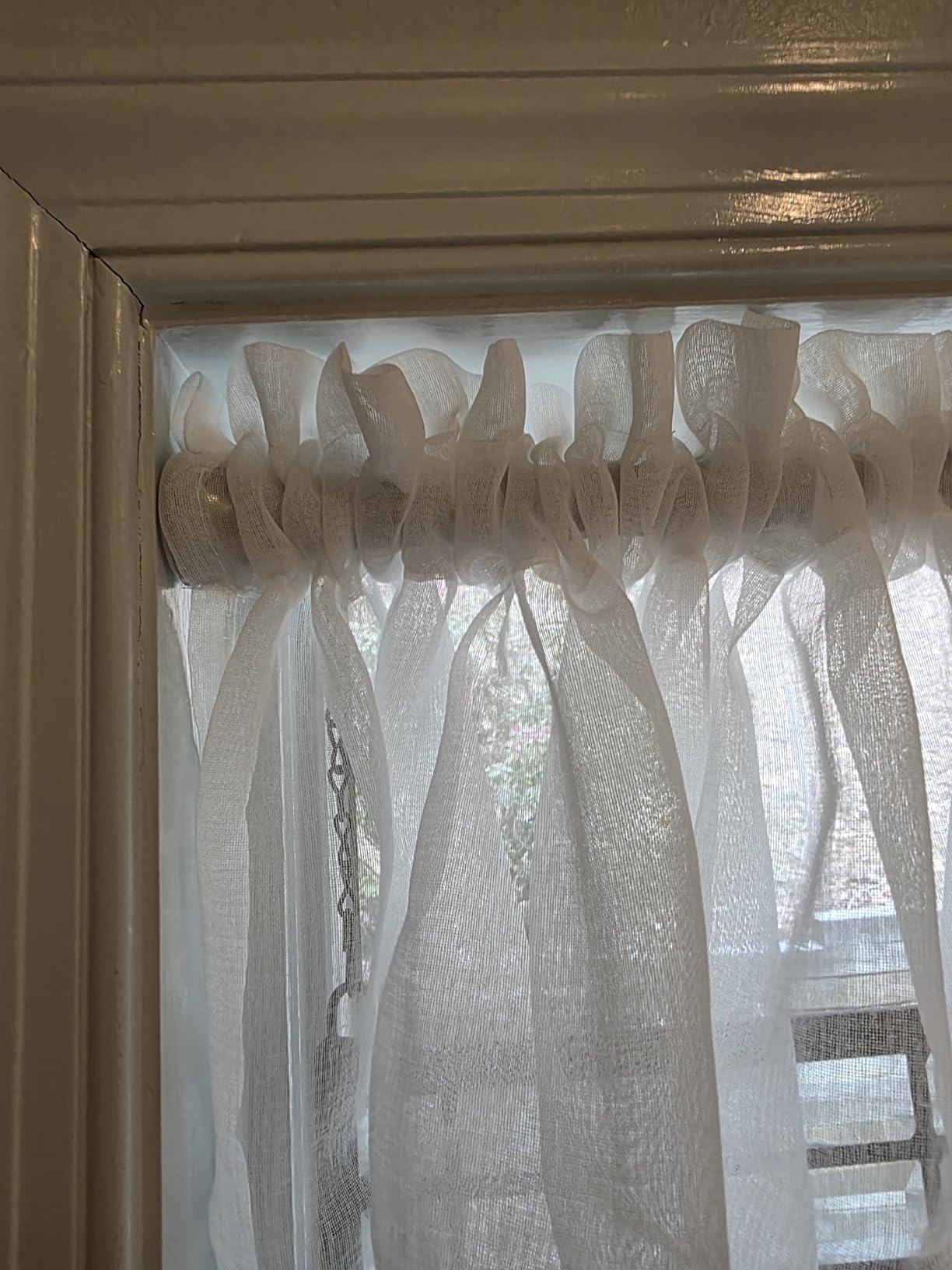 Amazon Basics Adjustable Sturdy Spring Tension Curtain Rod, No Drilling/No Holes, 36-54