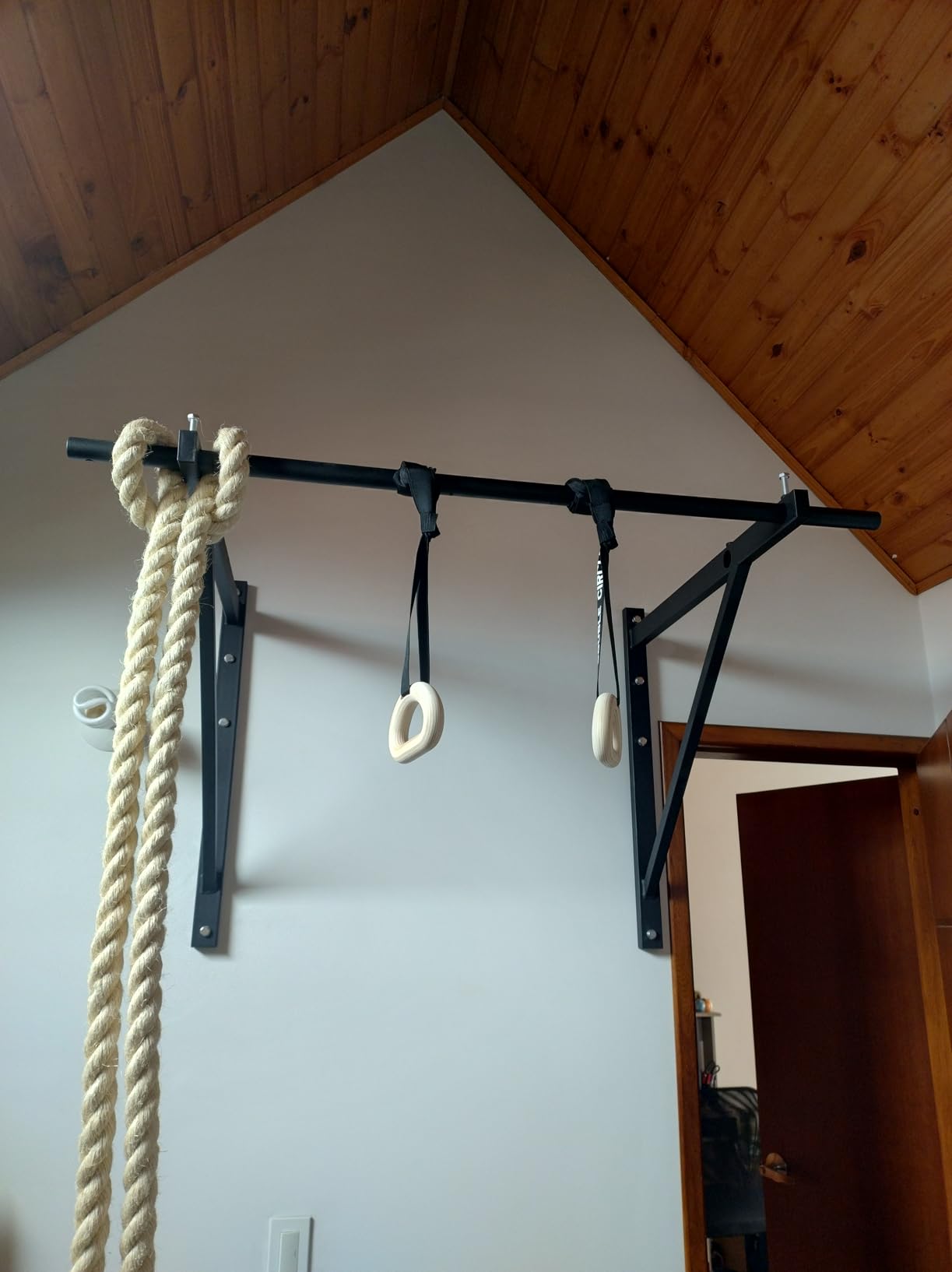 Yes4All Heavy Duty Wall Mounted Pull Up Bar – Multi-Grip Pull Ups / Pull Up Bar Ceiling Mount / Joist Mount for Home Gym customer photo 2