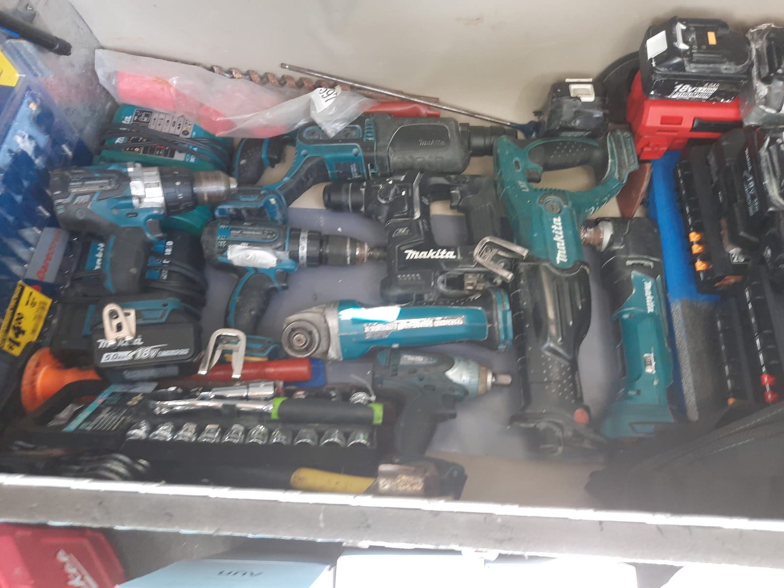 Makita XRH06ZB 18V LXT Lithium-Ion Sub-Compact Brushless Cordless 11/16