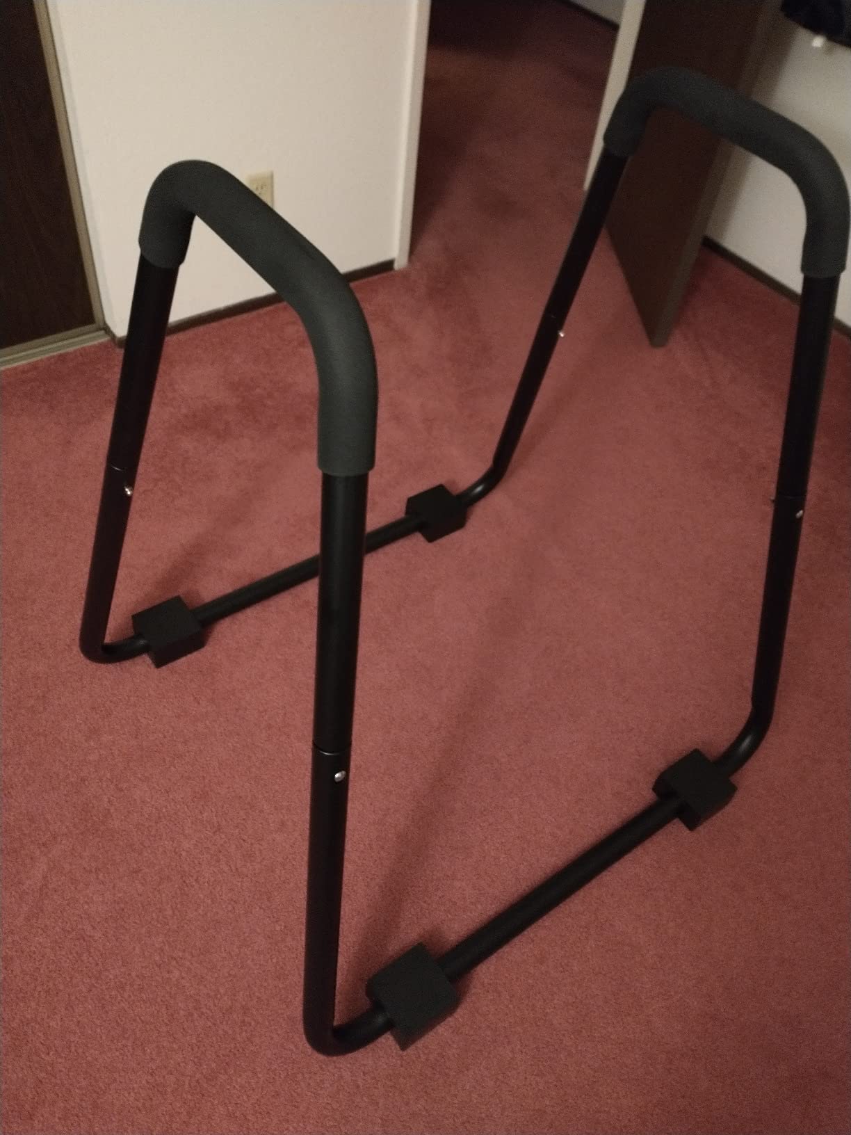 Amazon Basics Dip Bar Station, Portable Strength Training Stand for Tricep Dips & Calisthenics, Home Gym, 661 lb Weight Capacity, Black customer photo 1